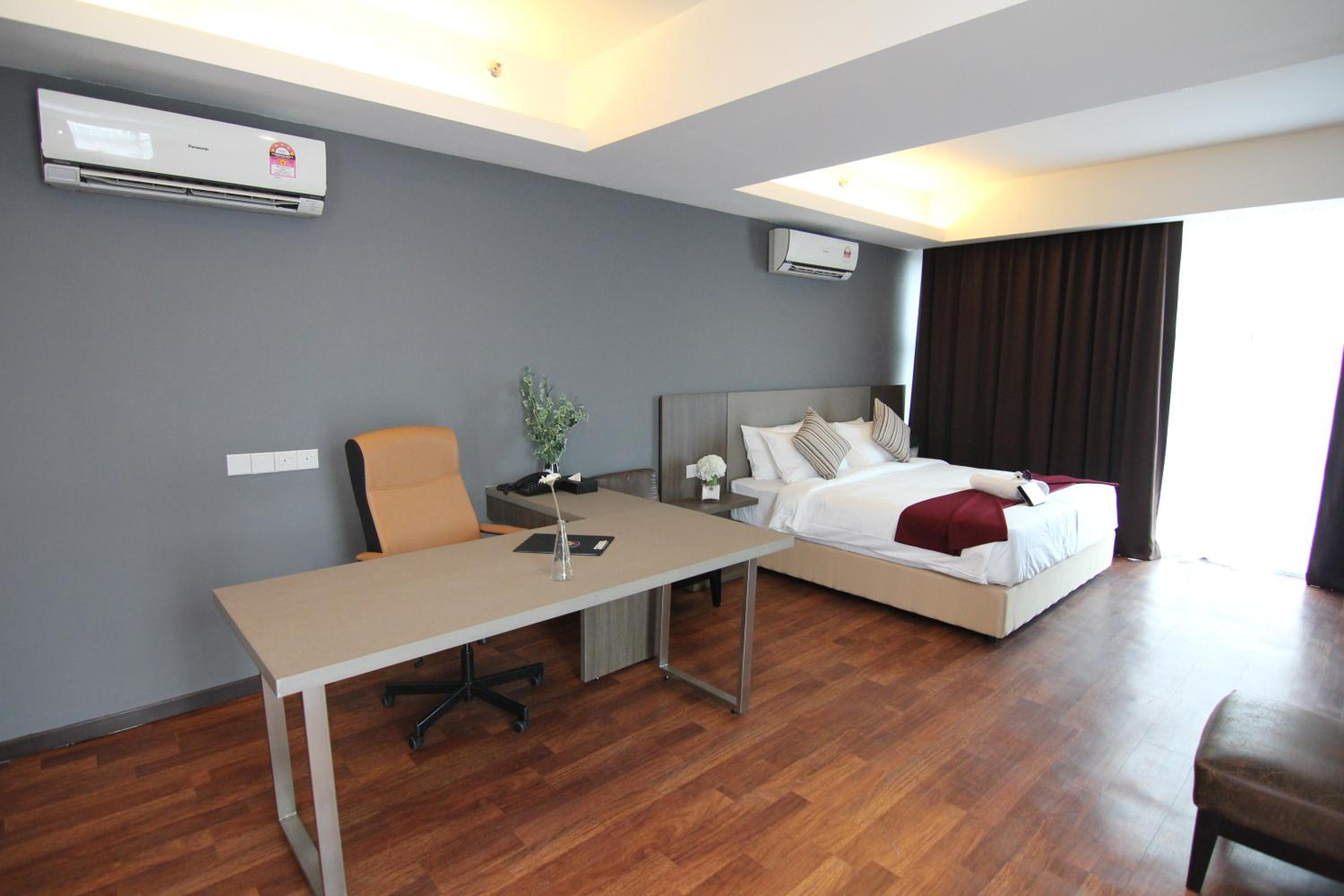 Executive Deluxe Suite - Photo 17