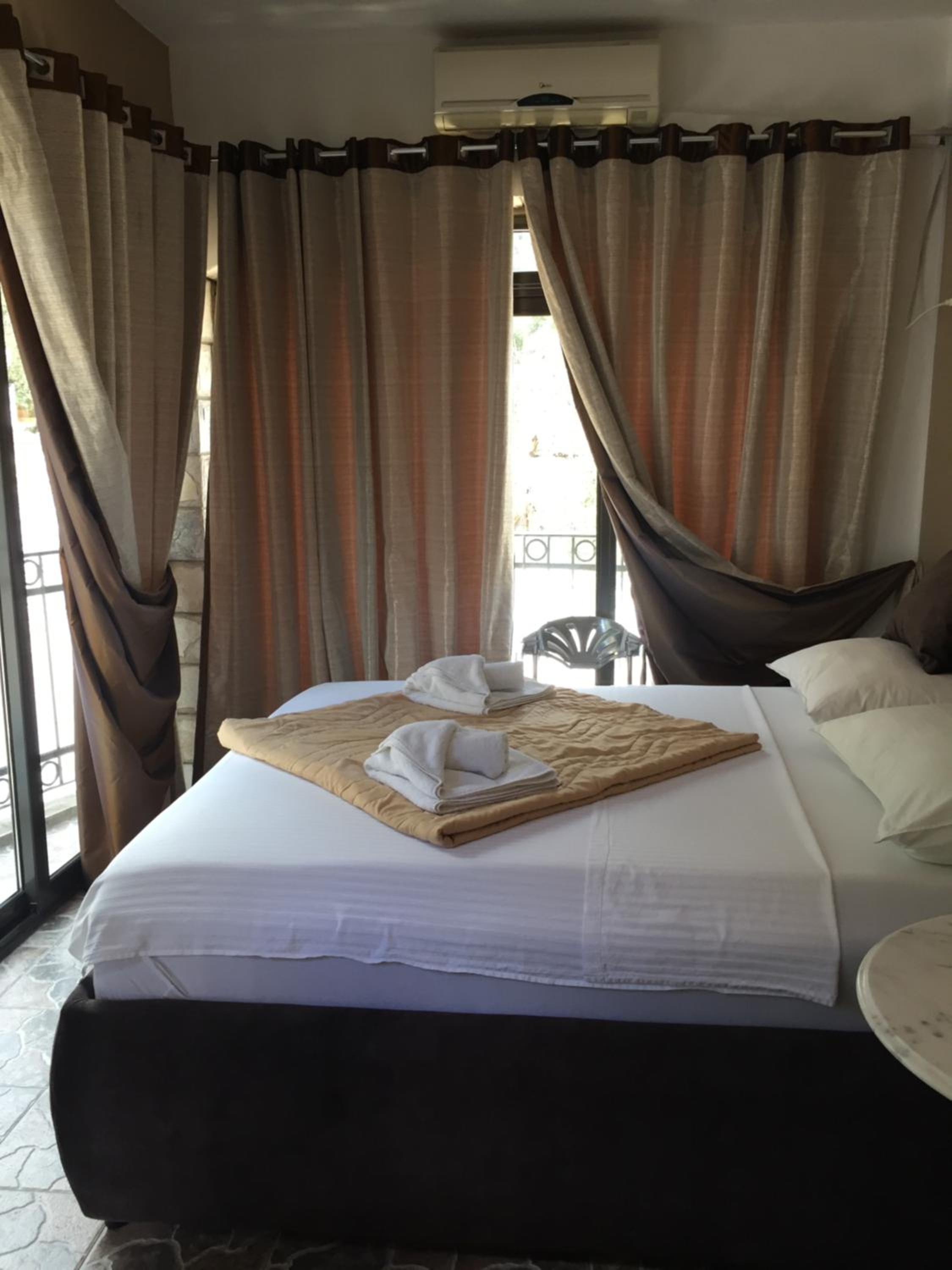 Double Room with Partial Sea View photo 3