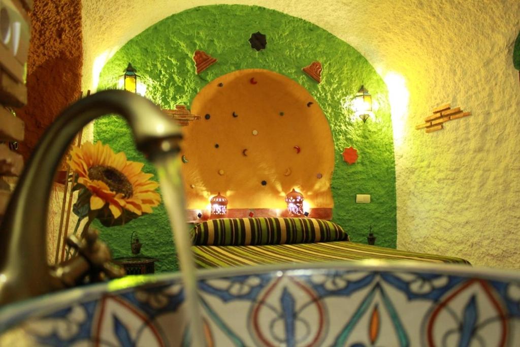 Cueva de tres habitaciones con jacuzzi.