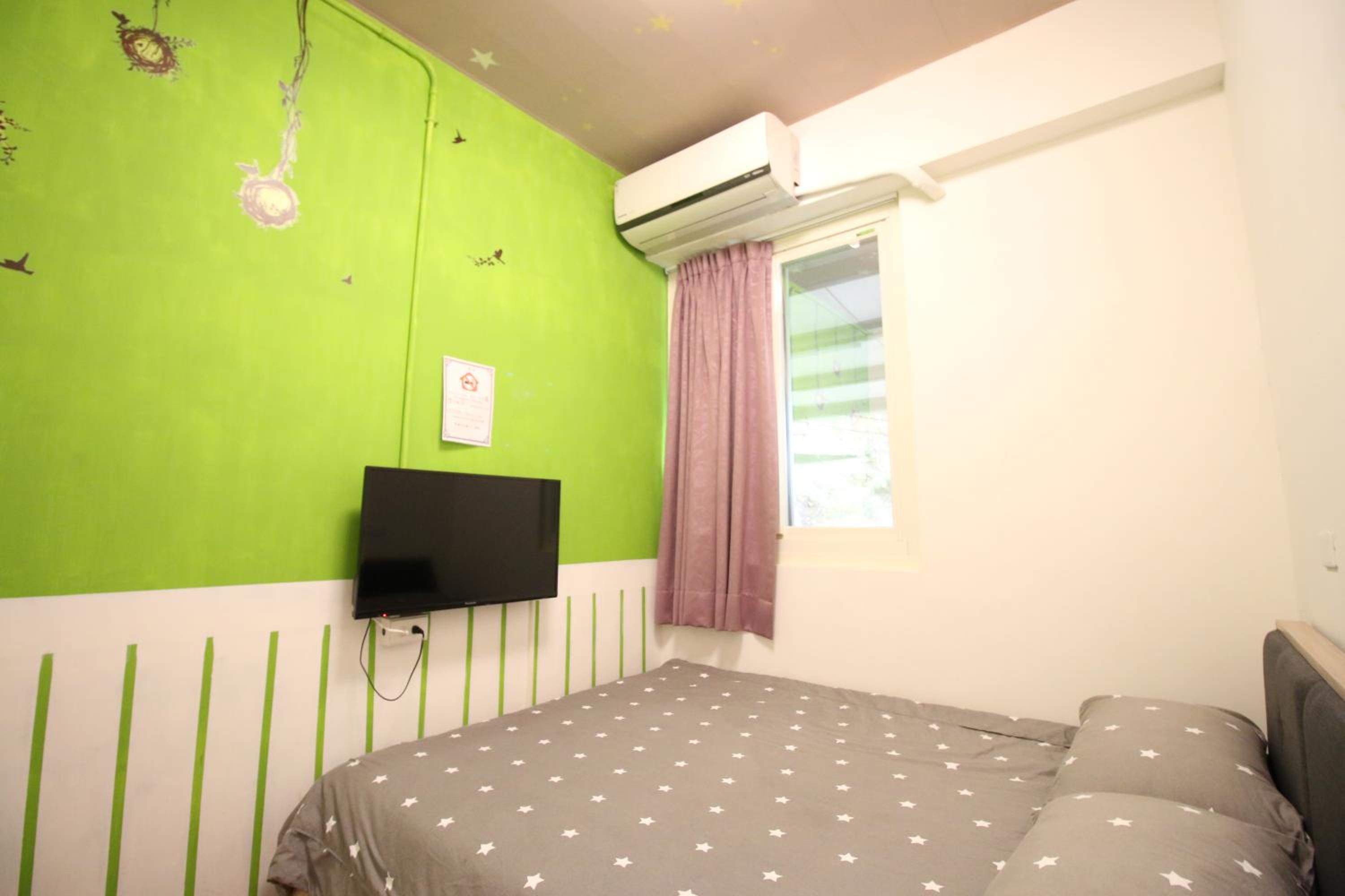 Double Room with Shared Bathroom photo 2