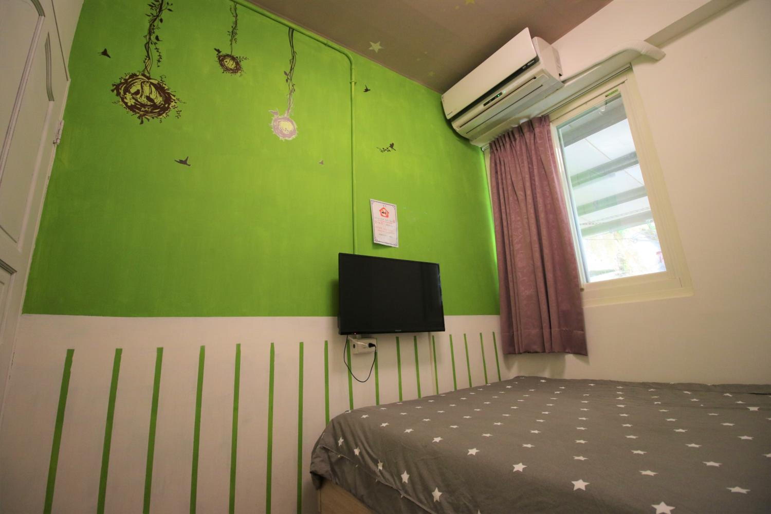 Double Room with Shared Bathroom photo 3