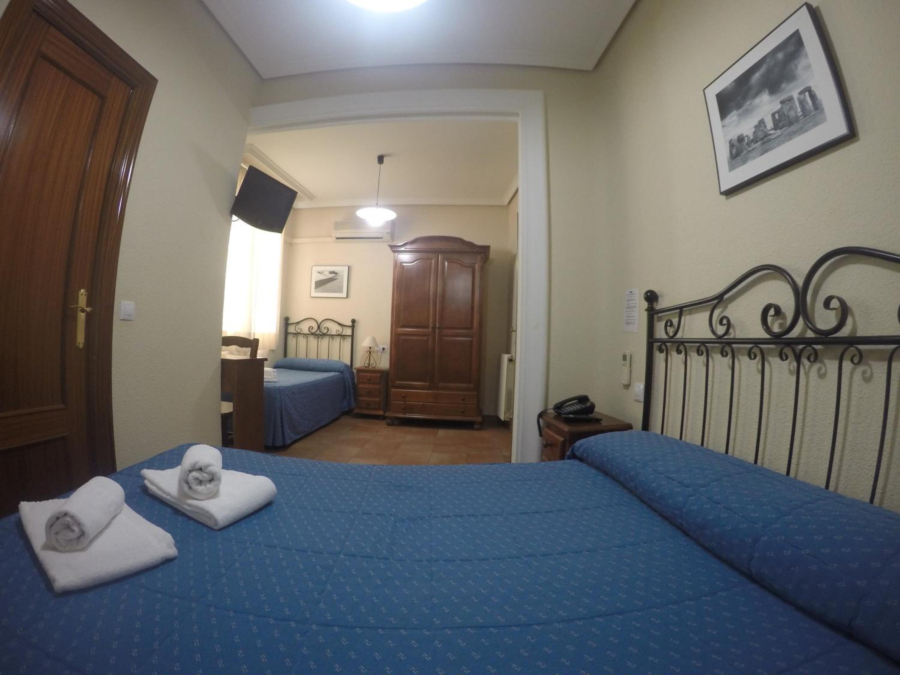 Triple Room - Photo 18