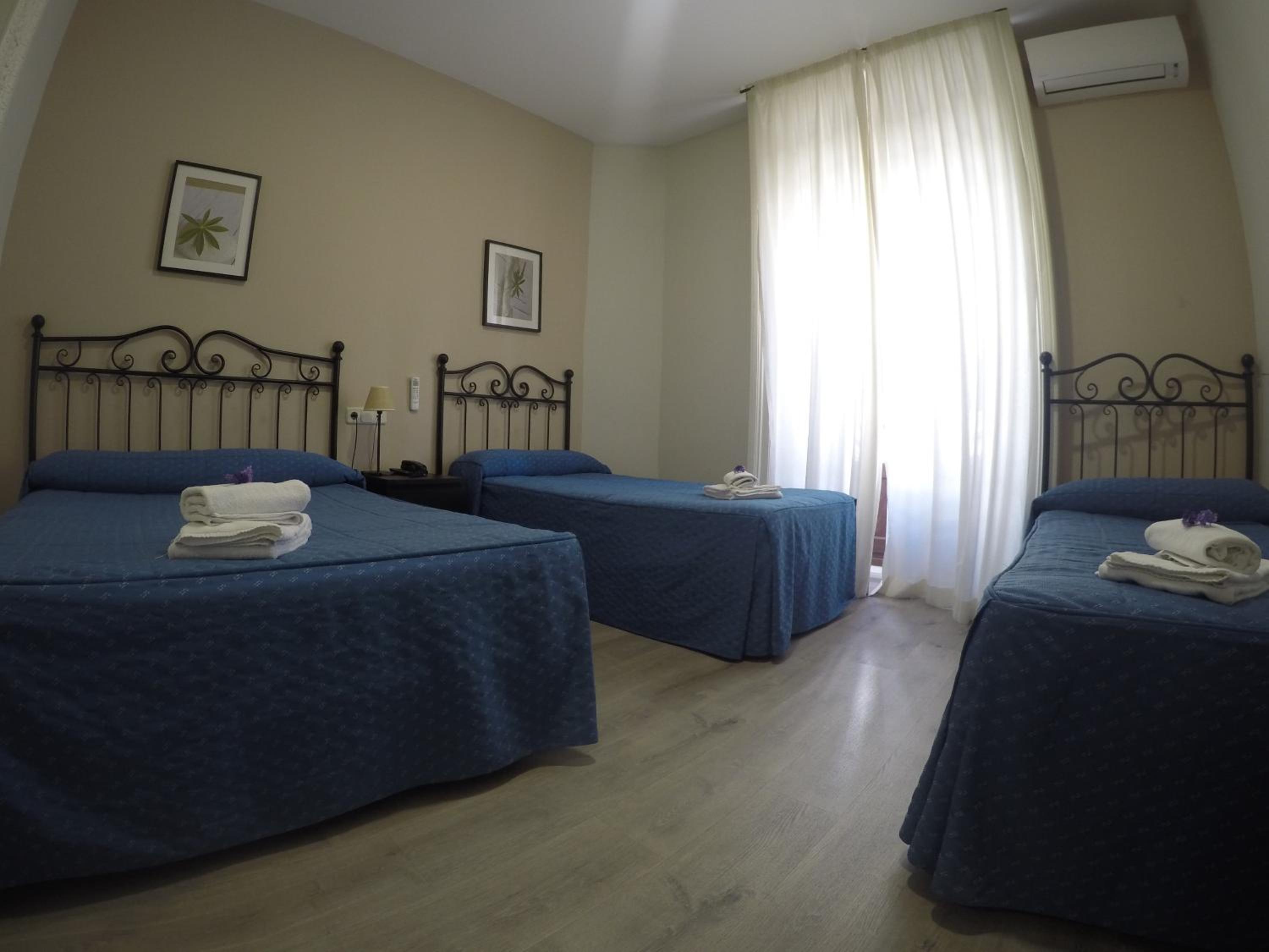 Triple Room - Photo 17
