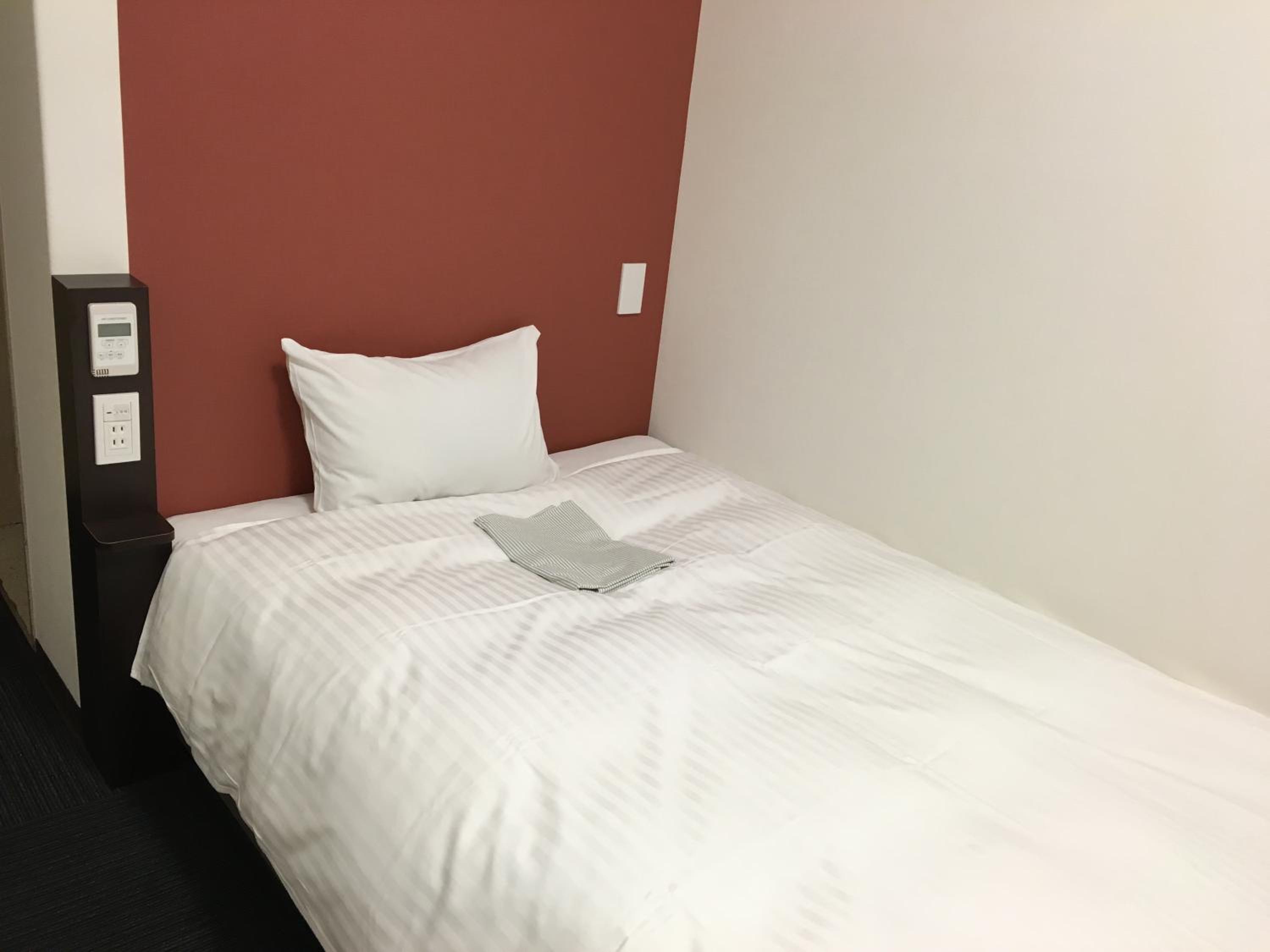 Single Room - Smoking photo 1
