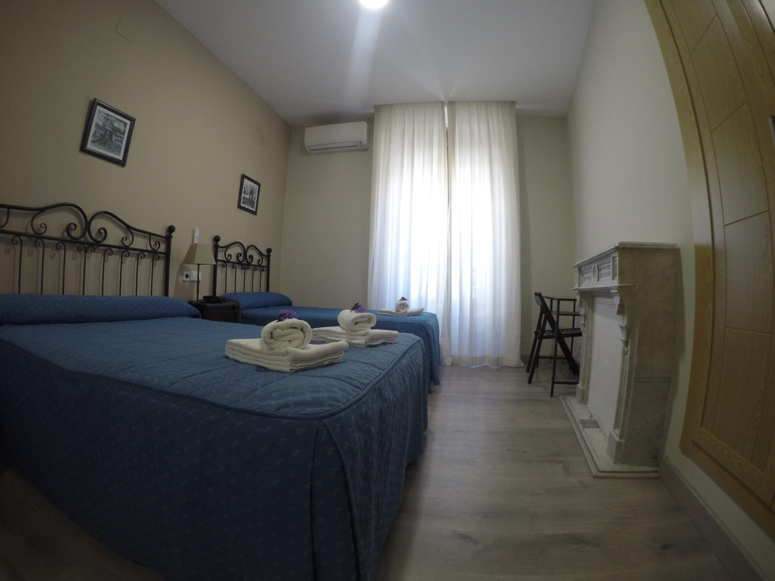 Triple Room - Photo 36