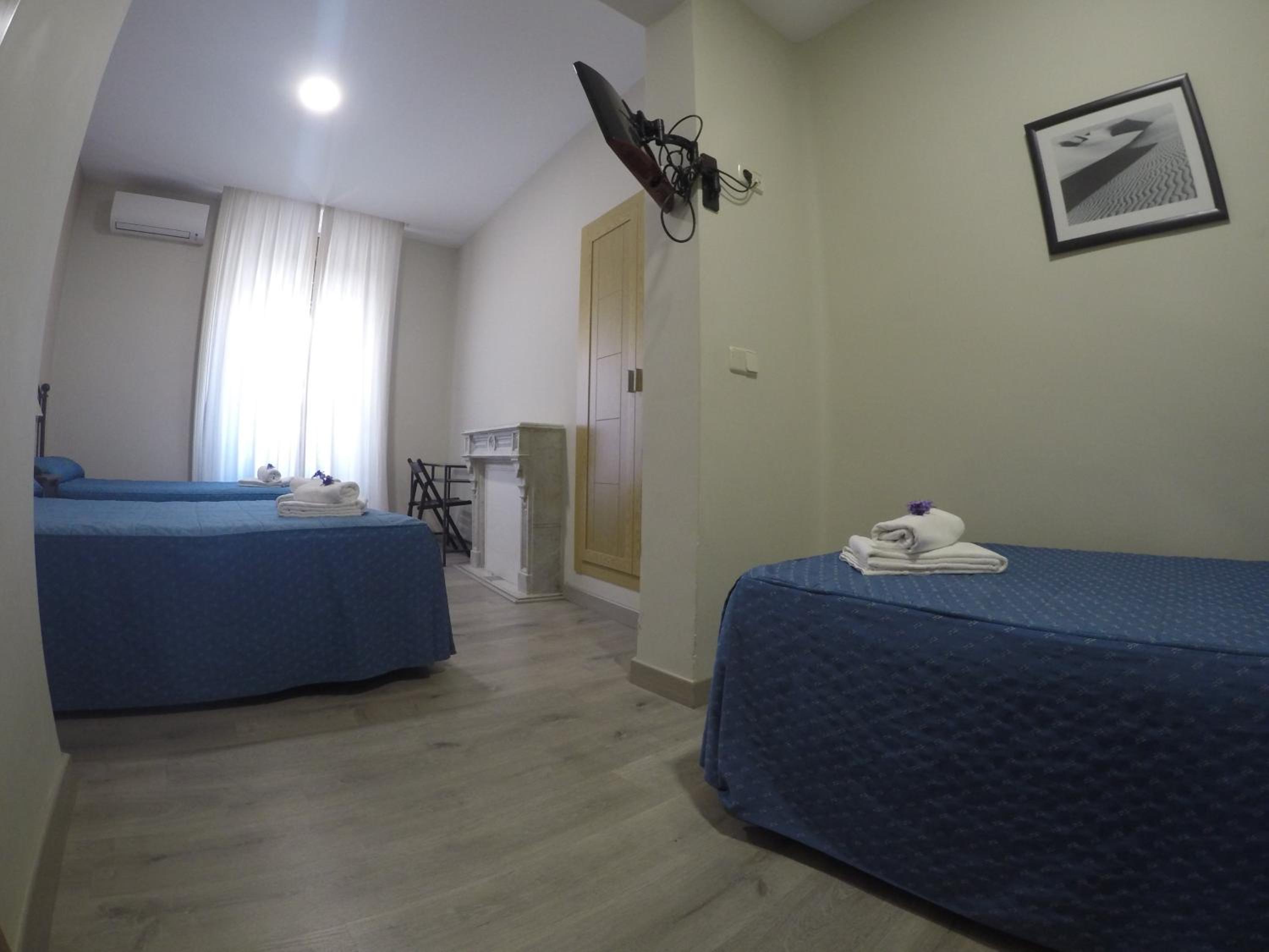 Triple Room - Photo 33