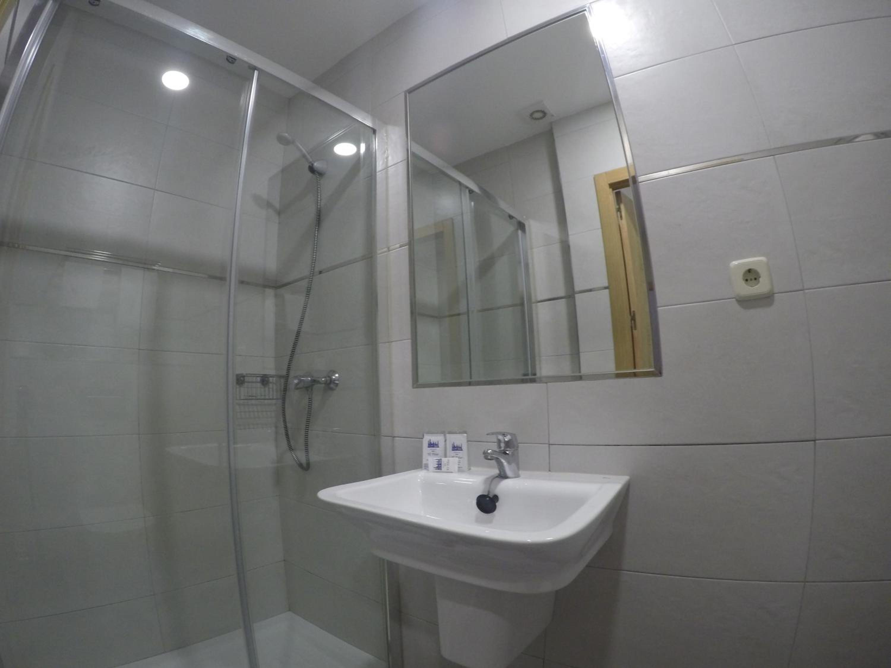Triple Room - Photo 32