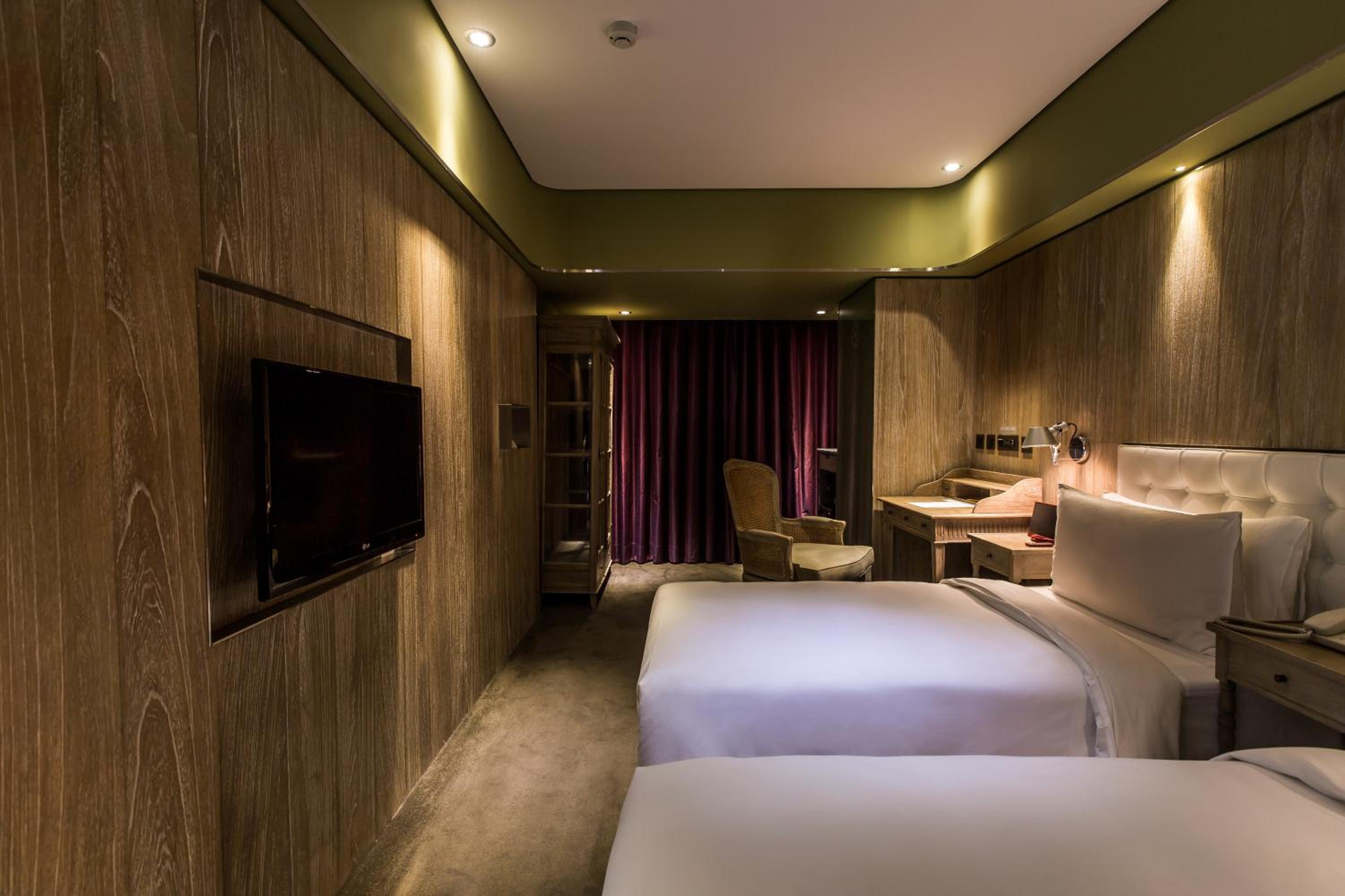 Elegant Twin Room photo 3