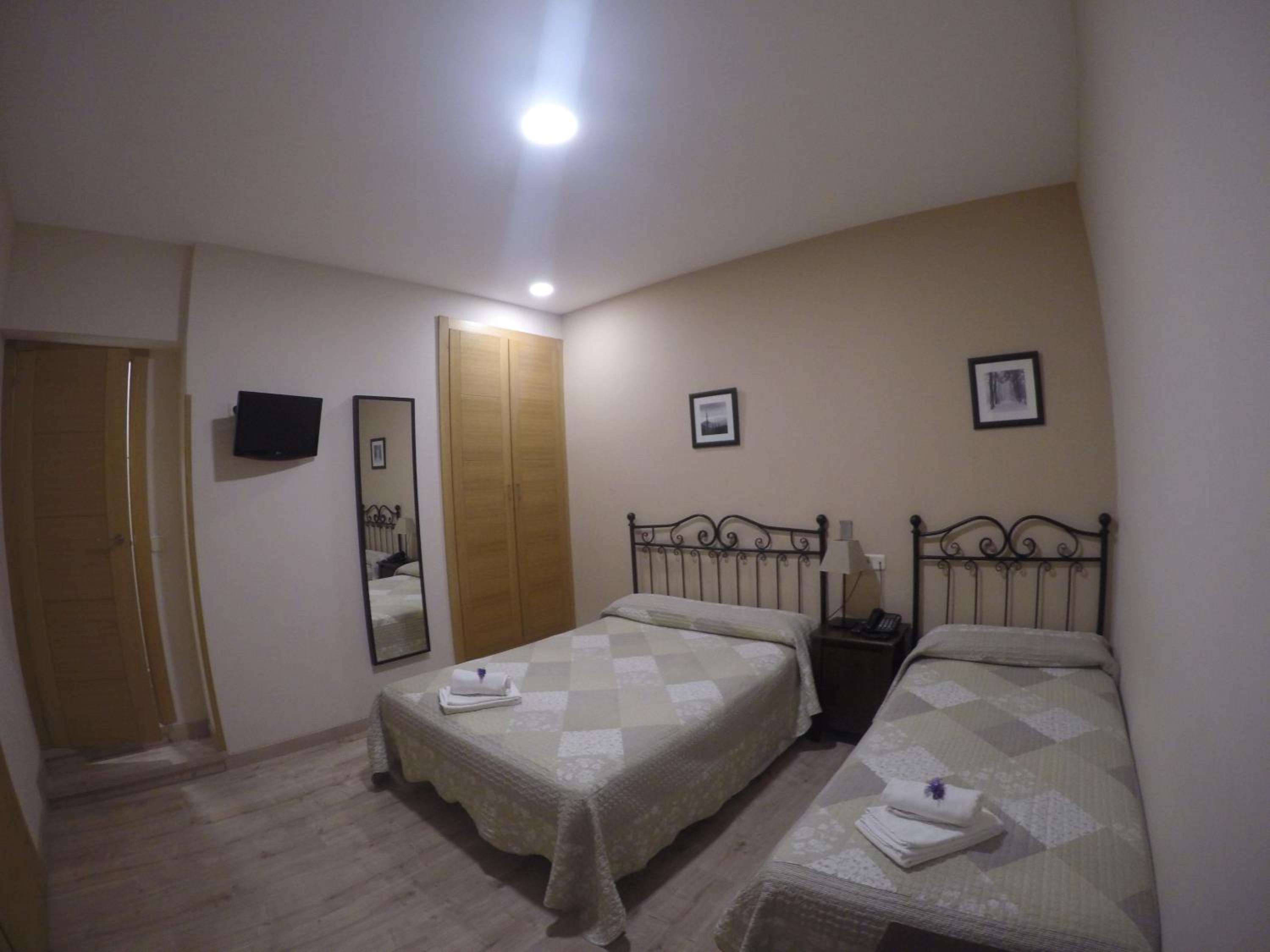 Triple Room - Photo 29