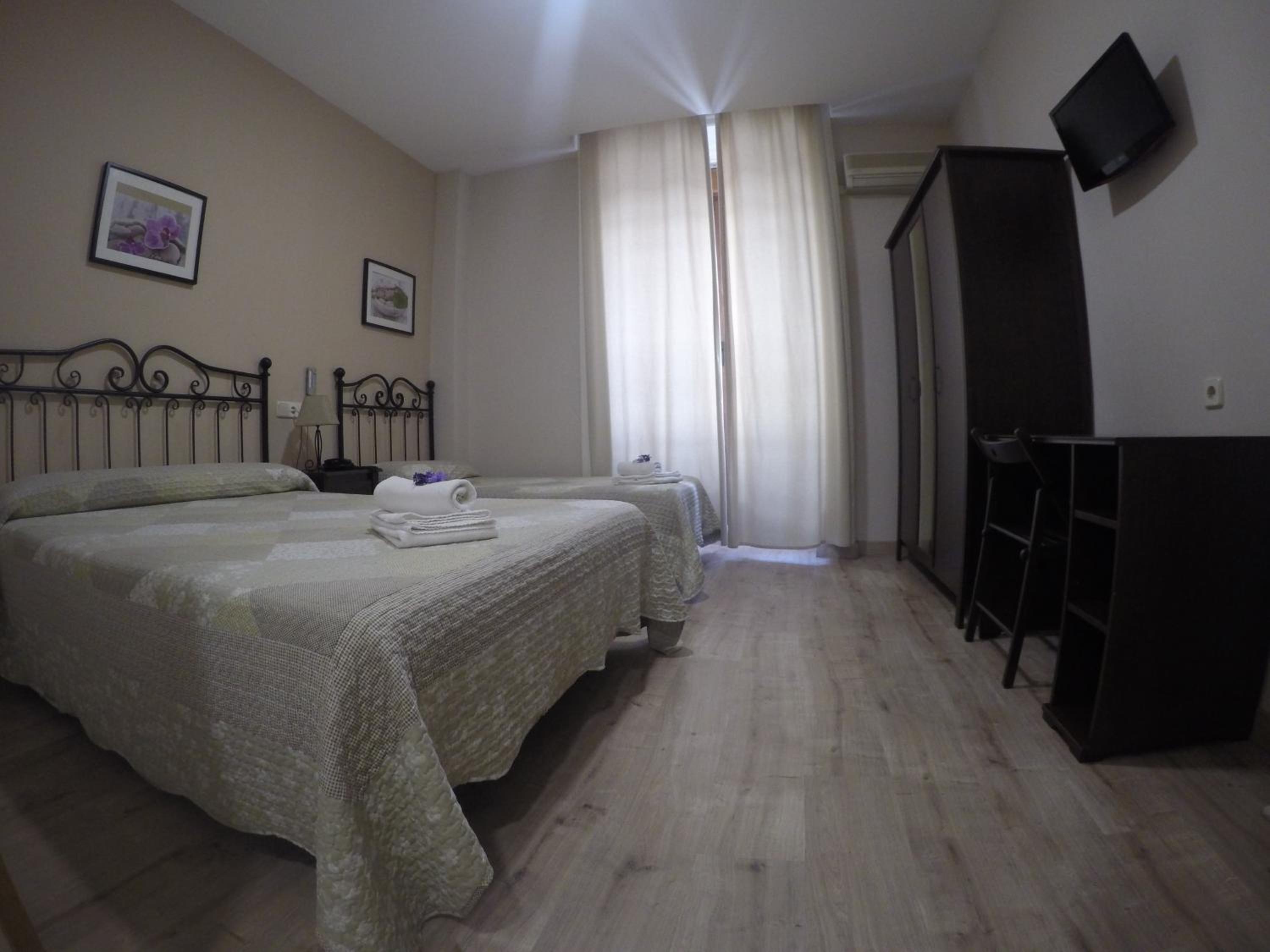 Triple Room - Photo 14
