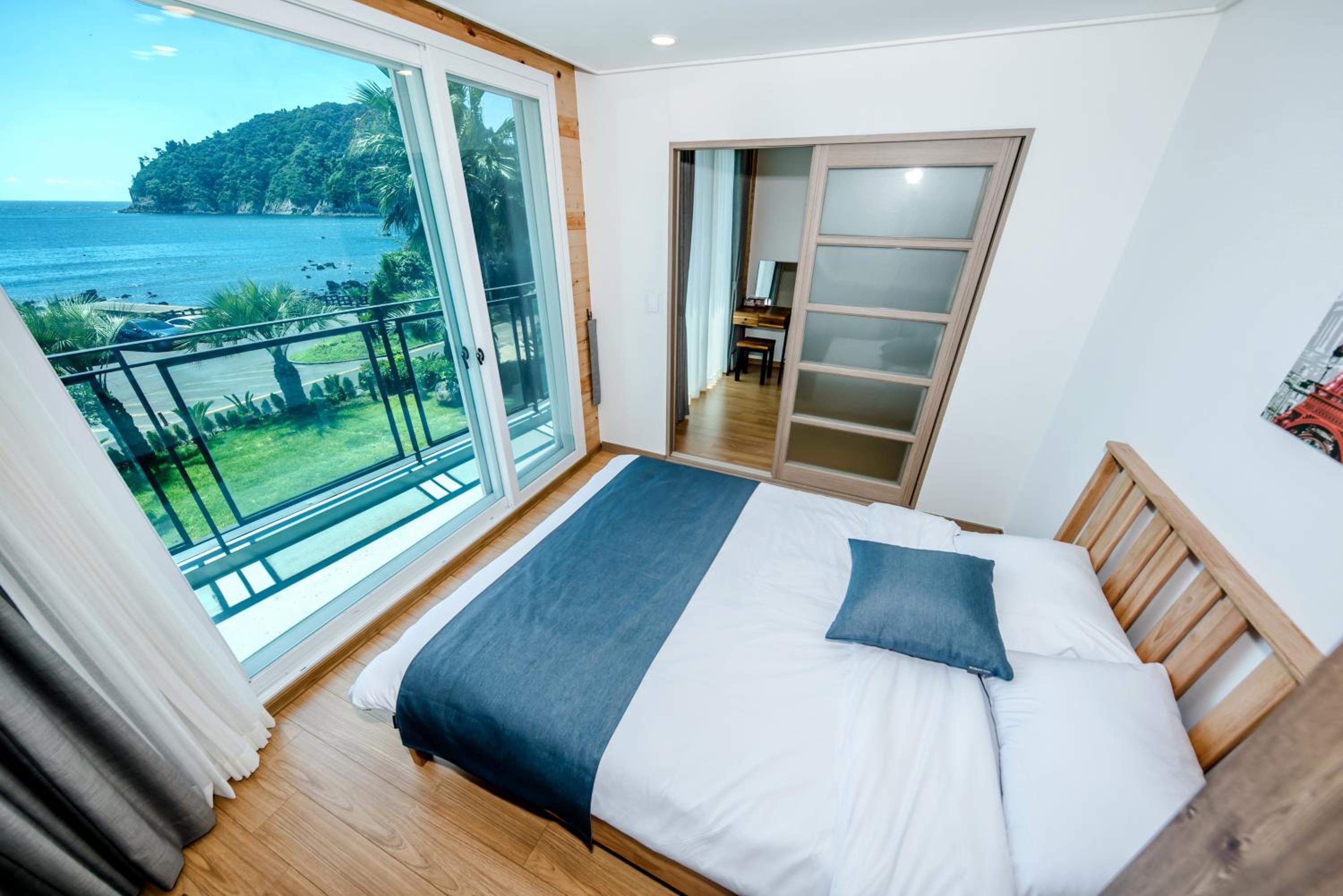 One-Bedroom House photo 3