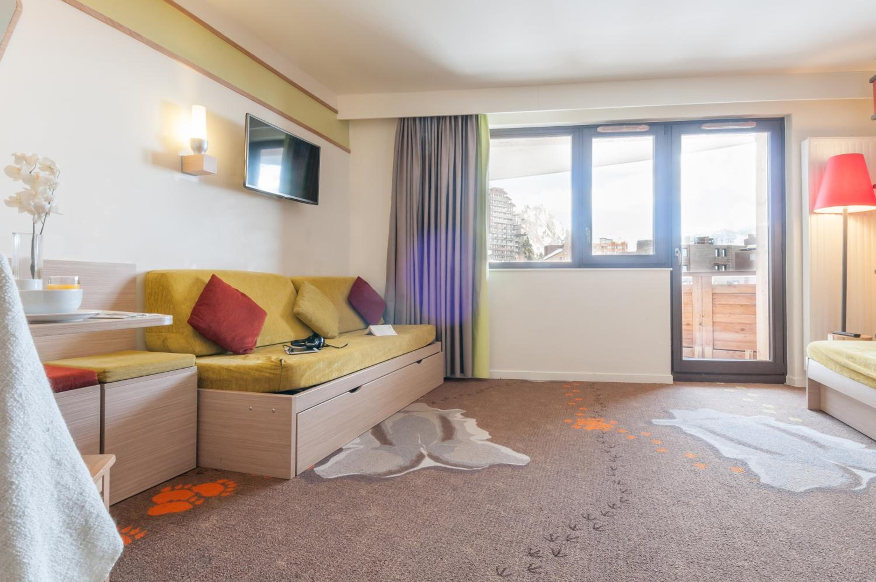 One-Bedroom Apartment with Sleeping Alcove (7 People) photo 1
