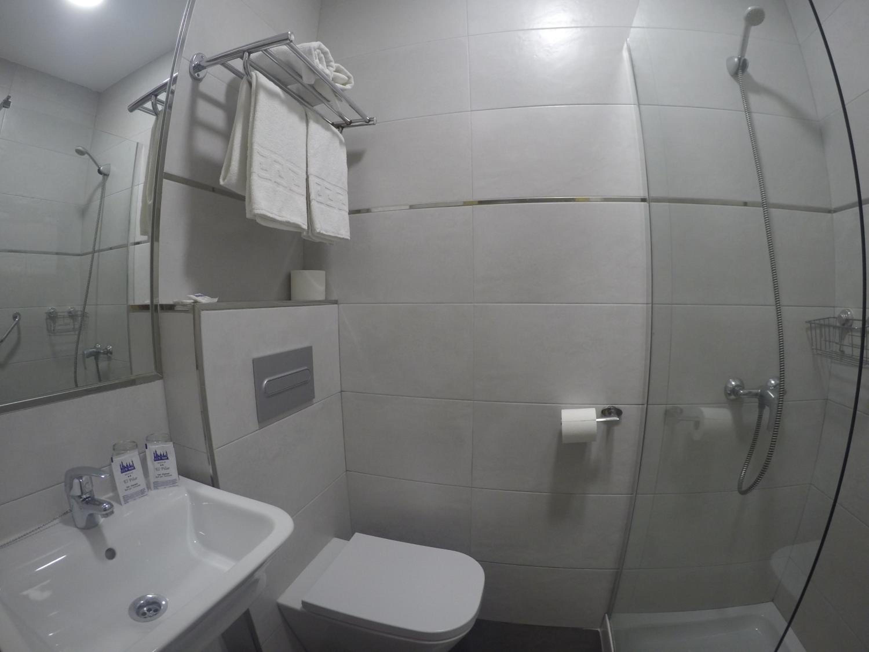 Triple Room - Photo 13