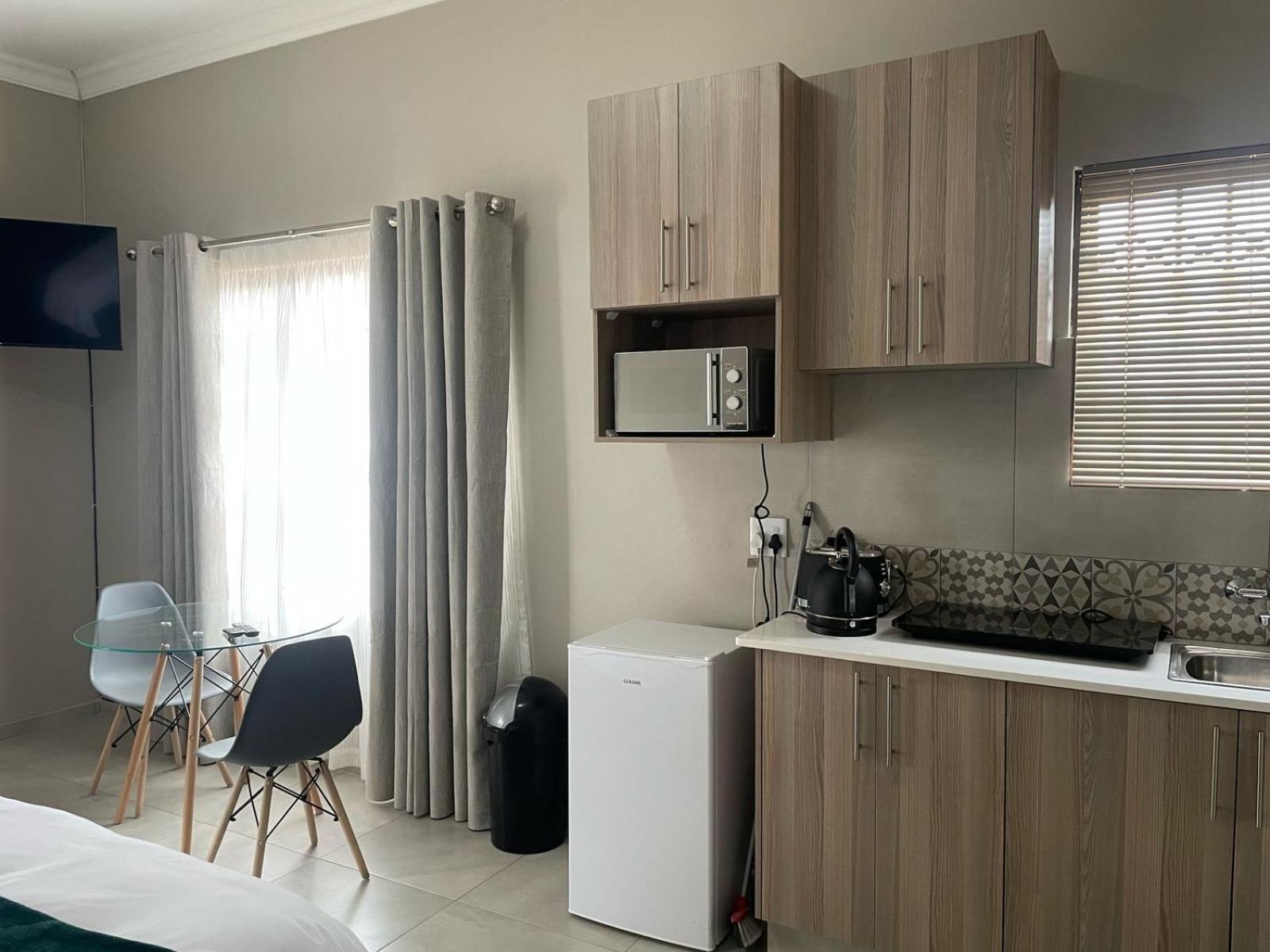Standard Queen Room