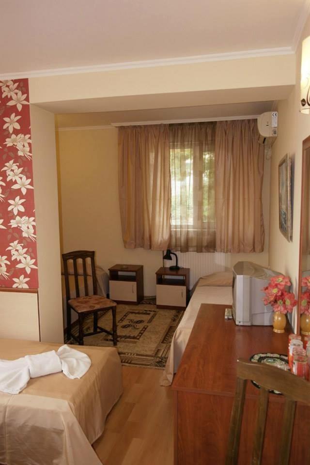 Classic Triple Room photo 2
