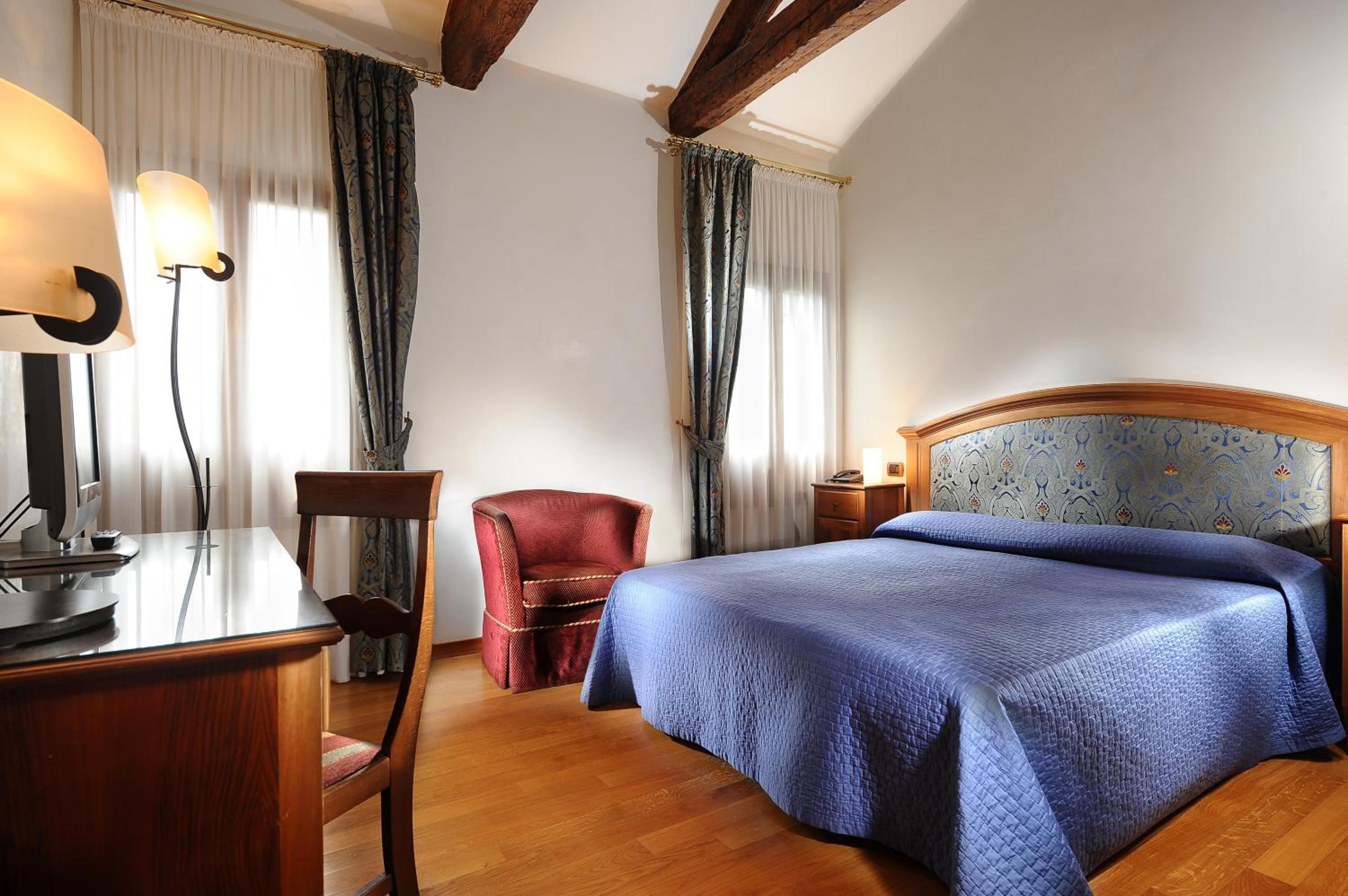 Standard Double Room - Photo 6
