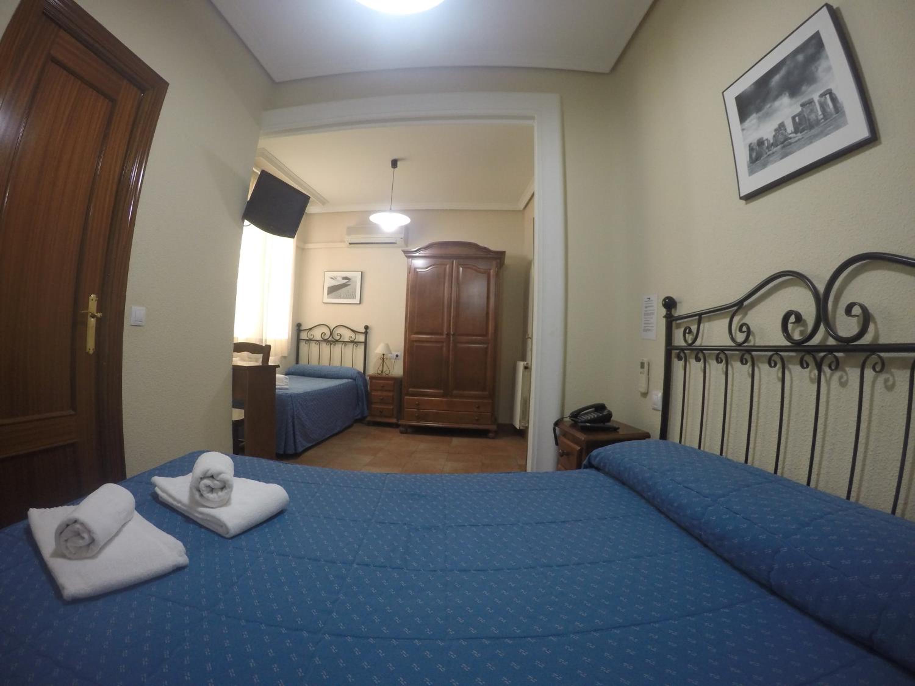 Triple Room - Photo 11