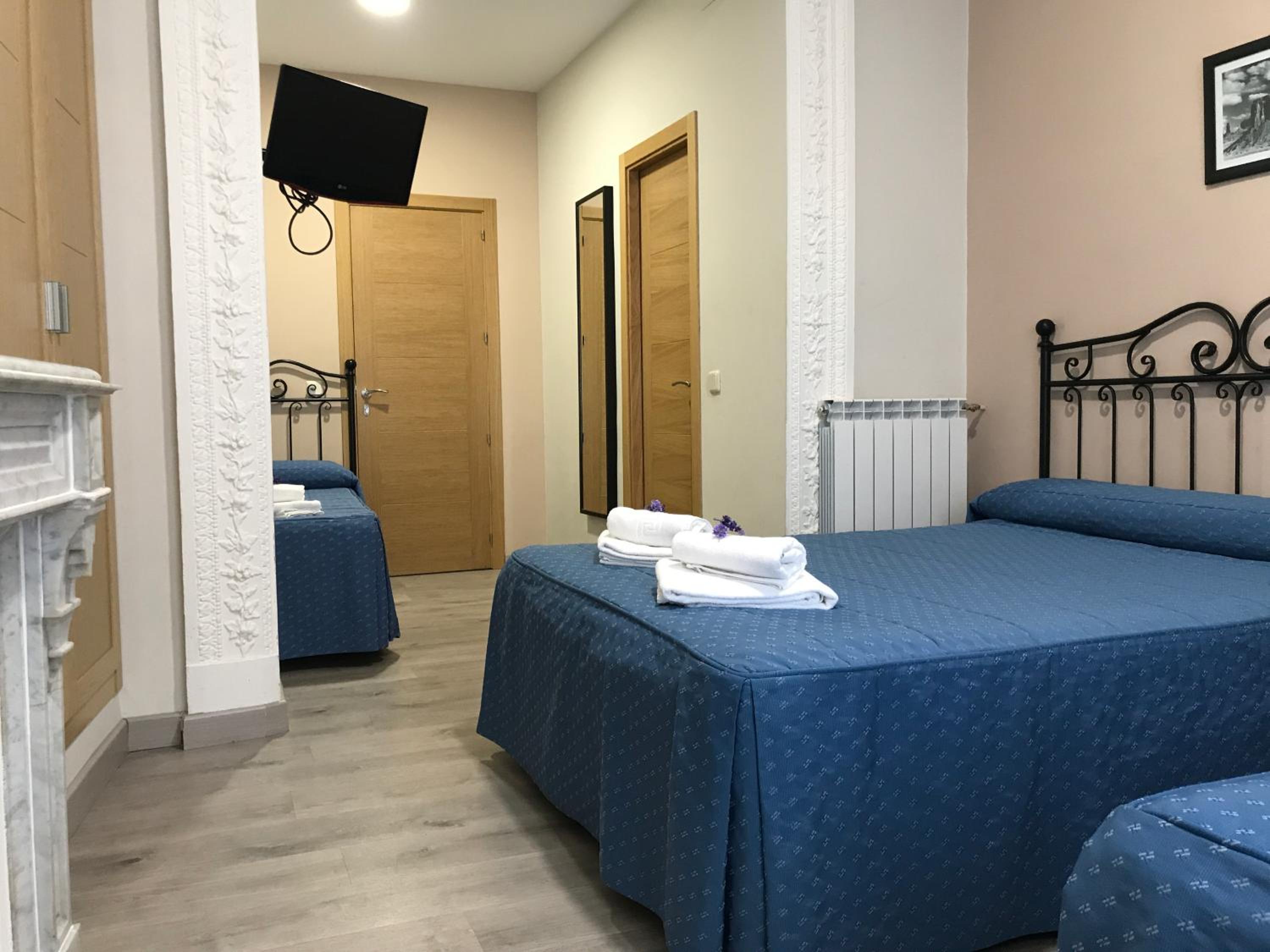 Triple Room - Photo 10