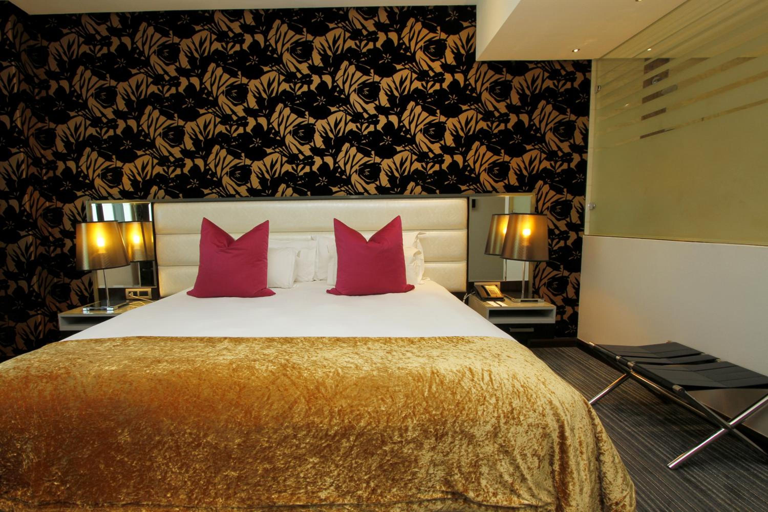 Deluxe Room with Bath photo 3