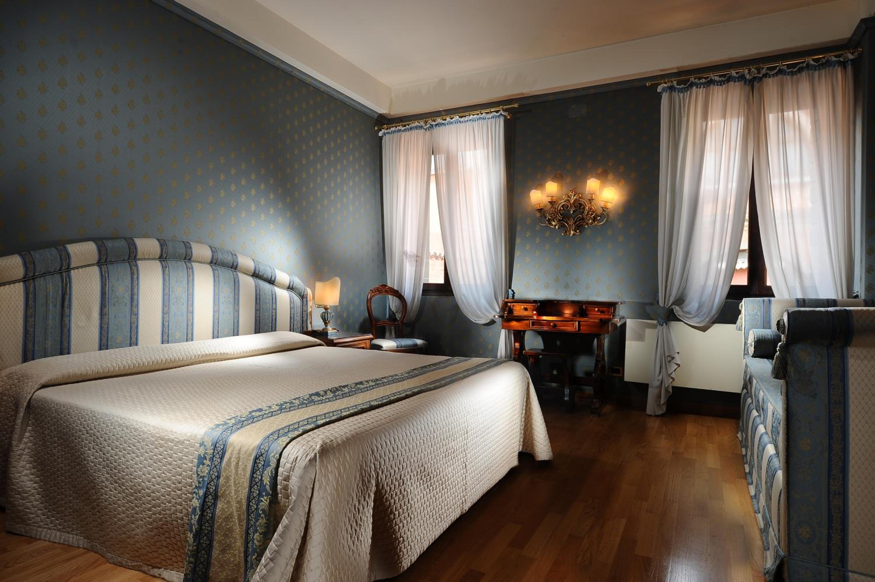 Superior Double Room - Photo 10