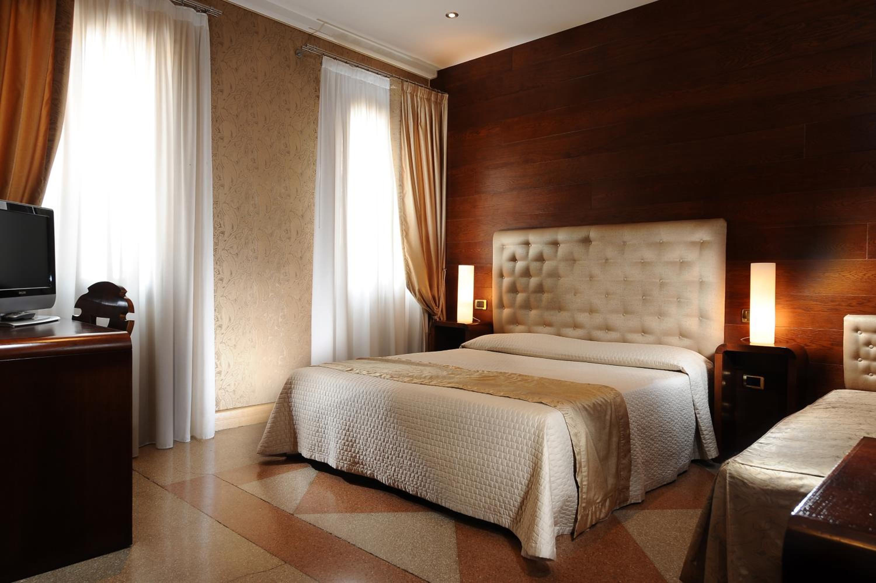 Superior Double Room - Photo 11