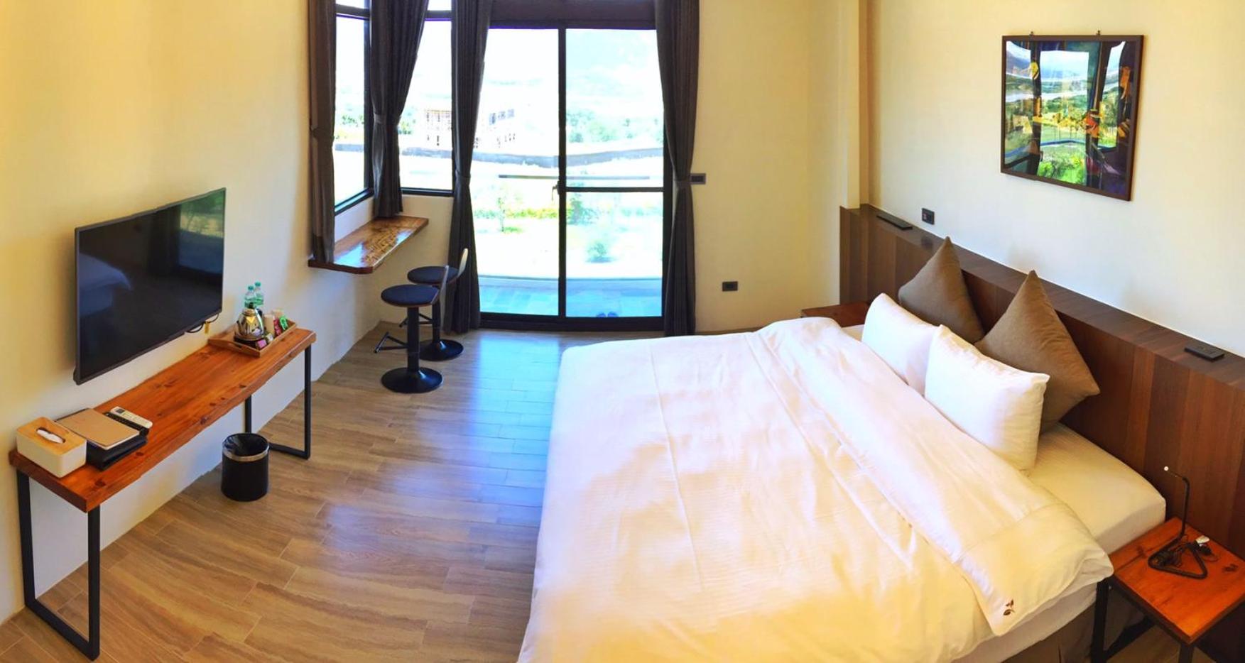 King Room with Mountain View photo 3