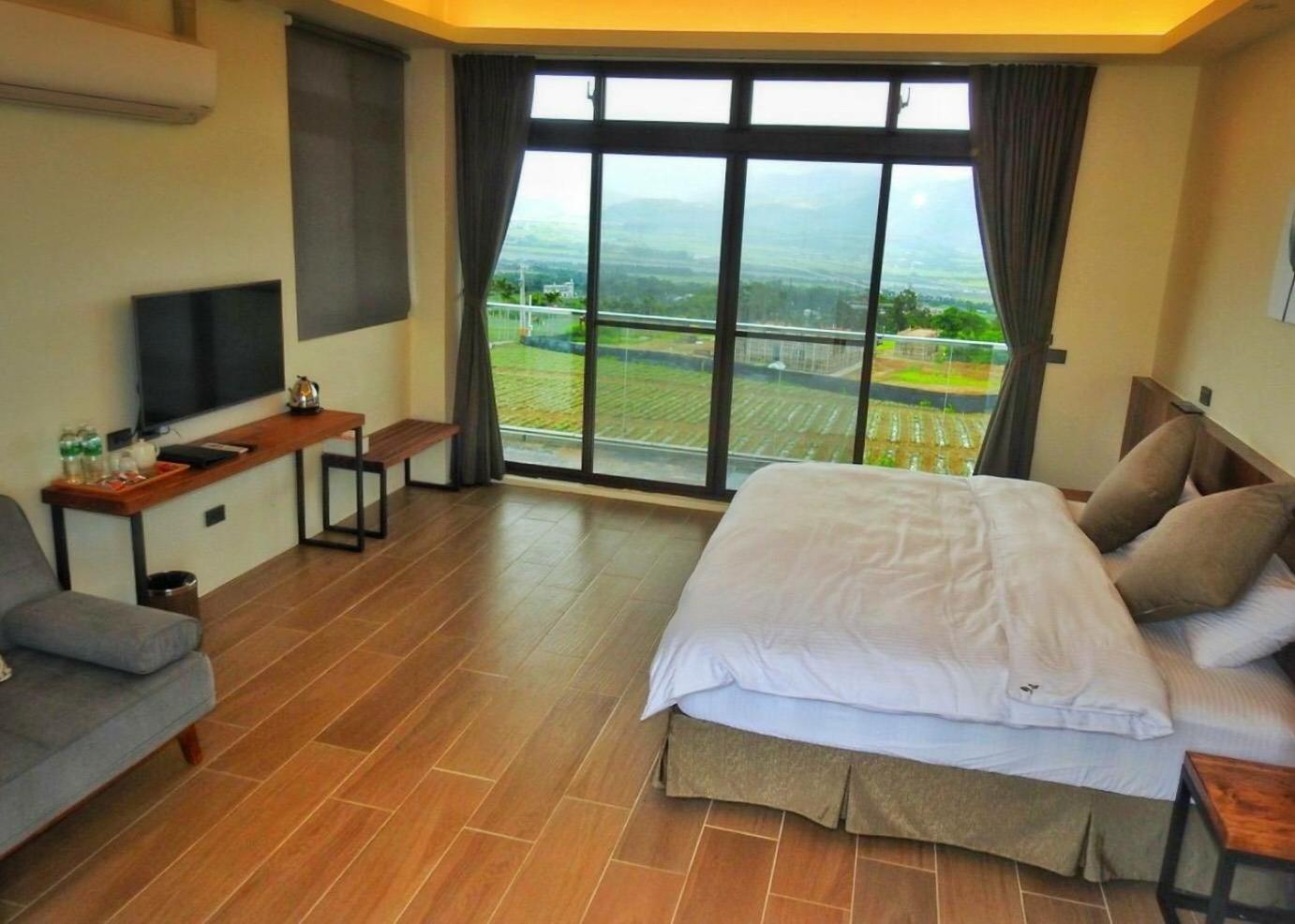 Deluxe Double Room with Balcony photo 3