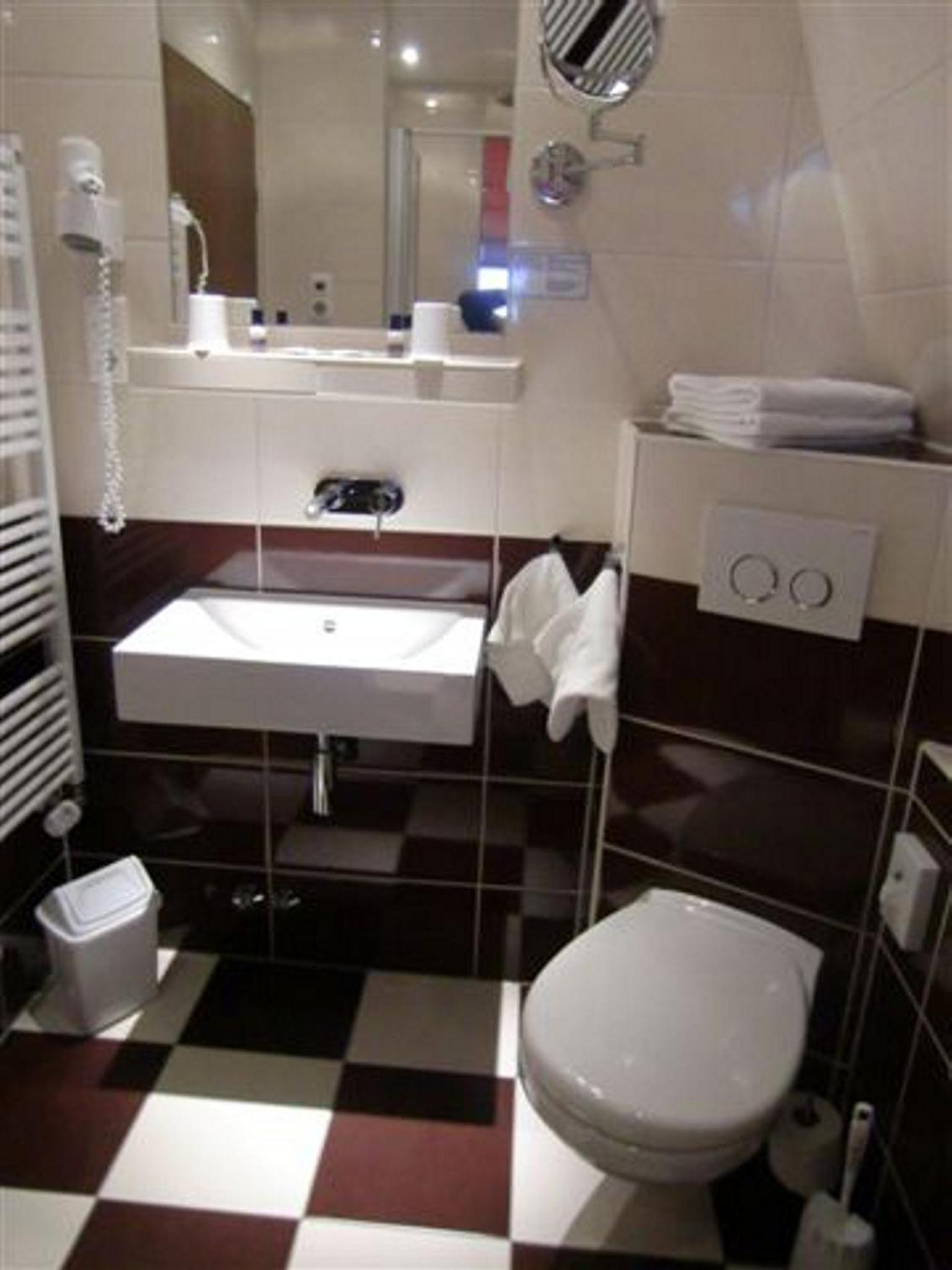 Double Room thumbnail 5