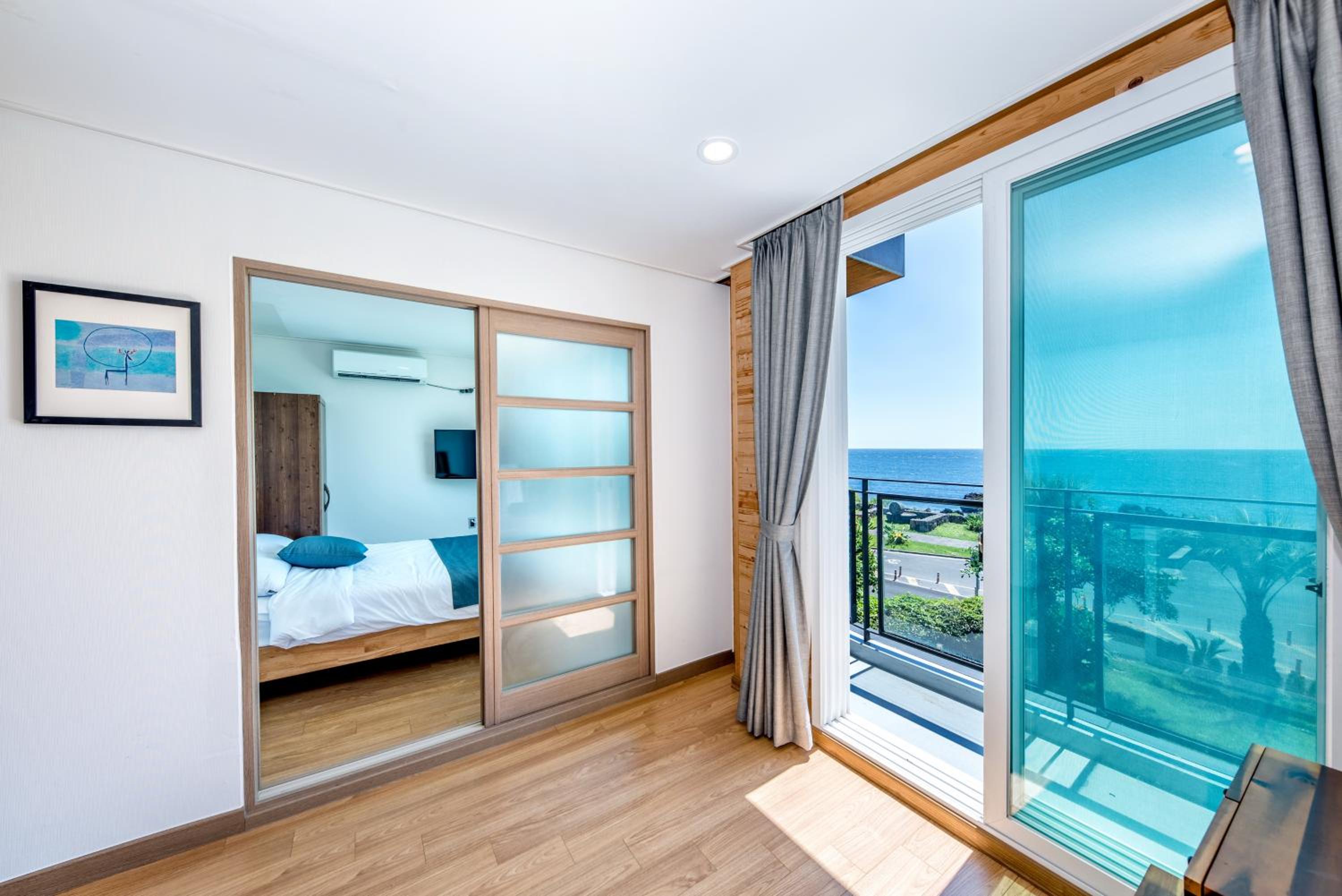 One-Bedroom House photo 2