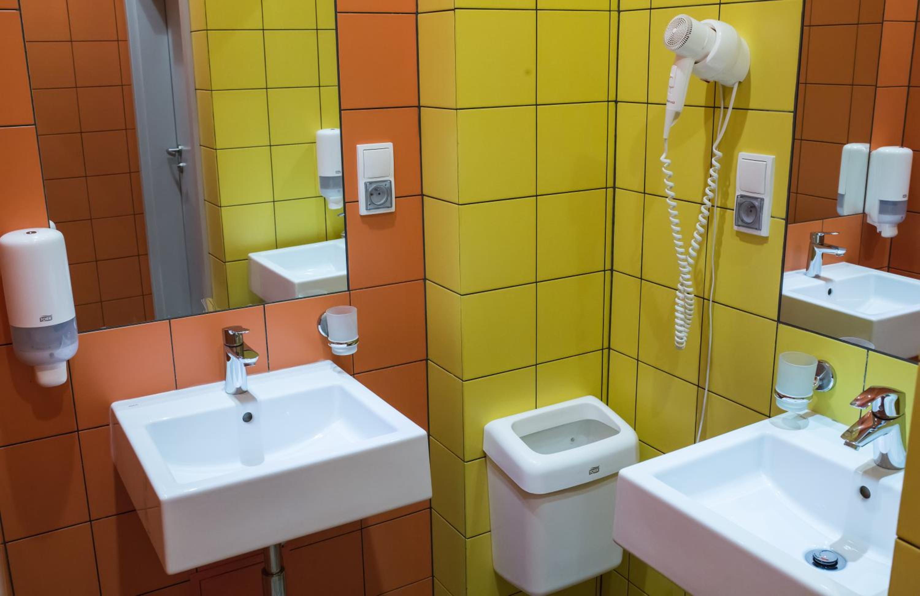 Bed in 6-Bed Male Dorm Shared Bathroom