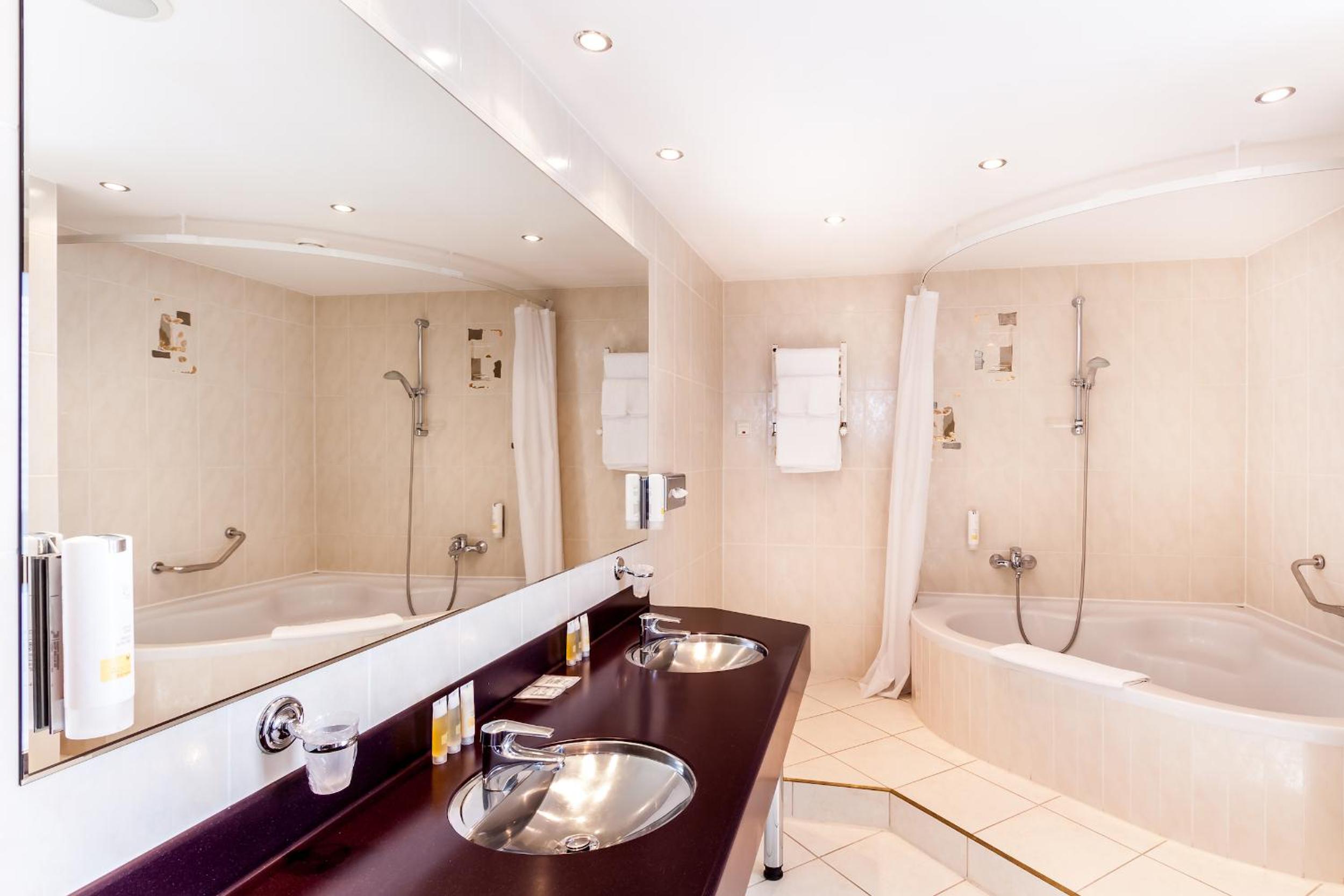 Luxury Apartment - Photo 4