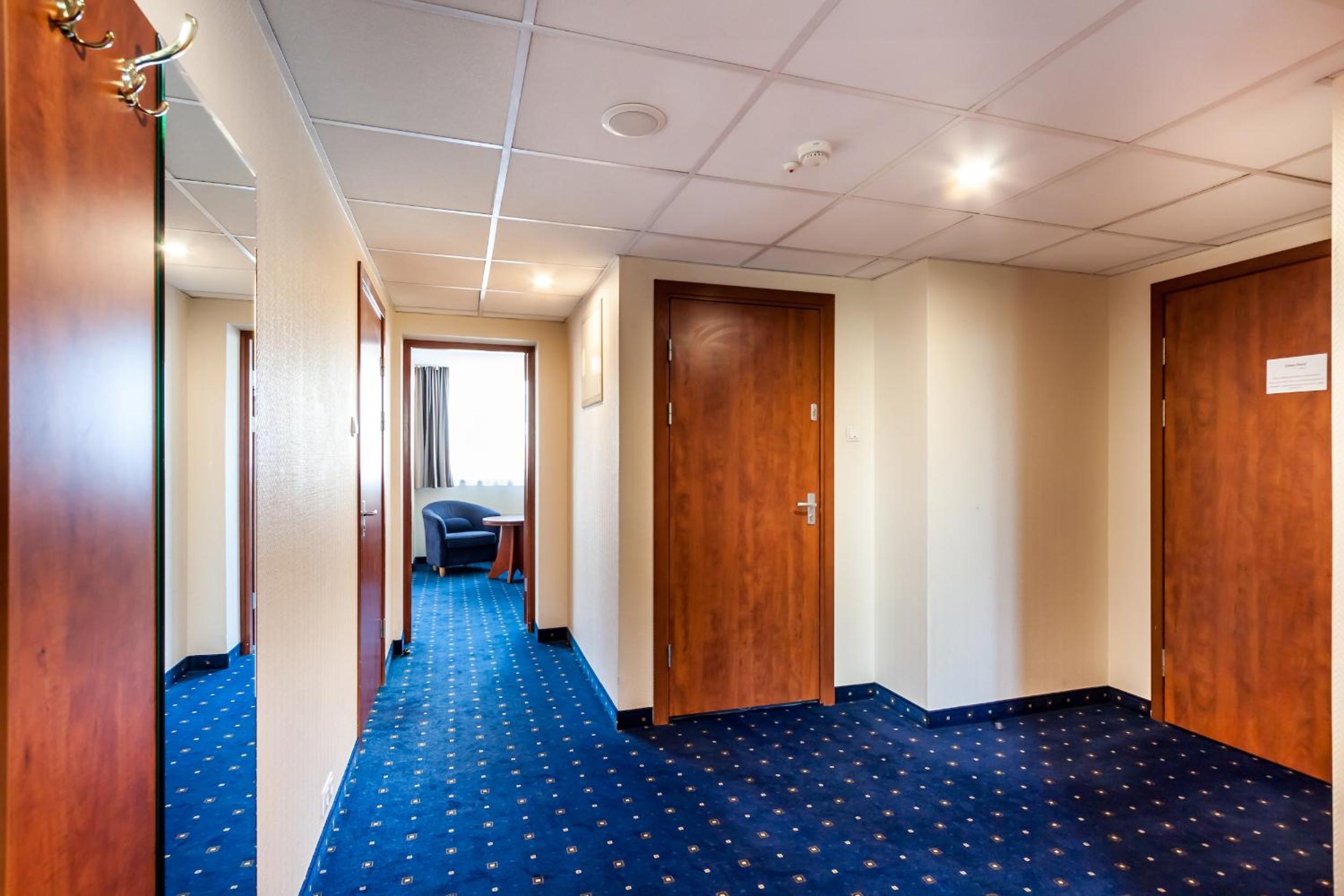 Luxury Apartment - Photo 6