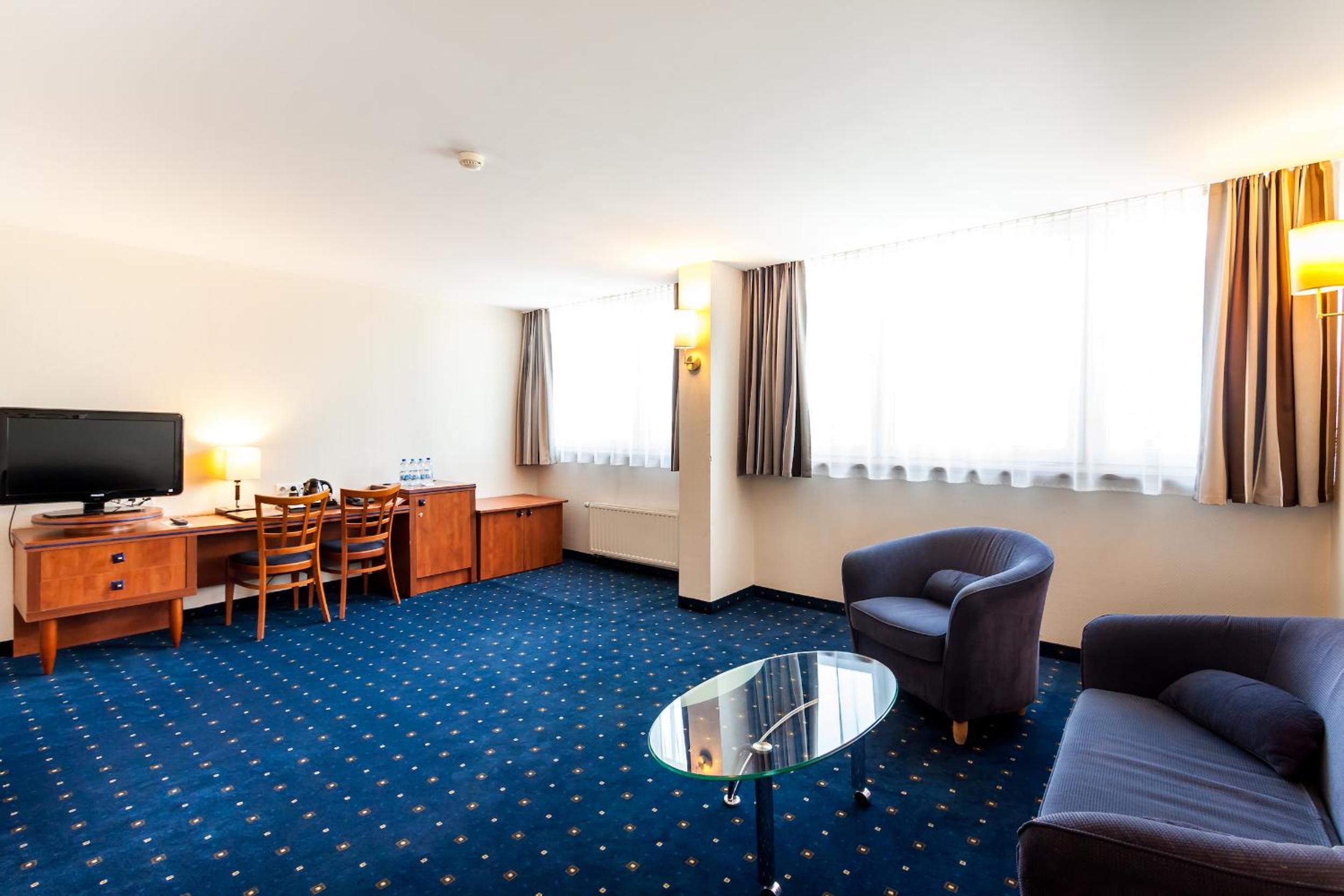 Luxury Apartment - Photo 8