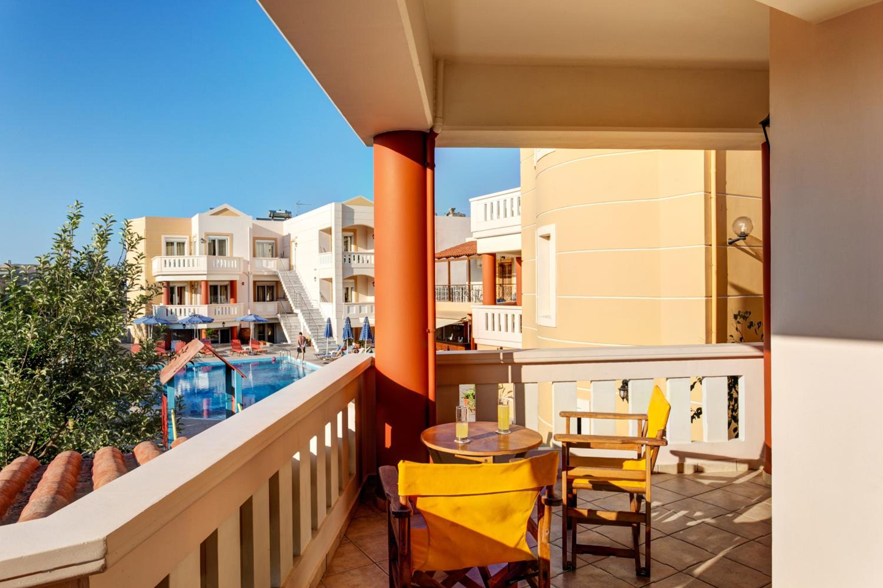 Suite with Pool View - Photo 12