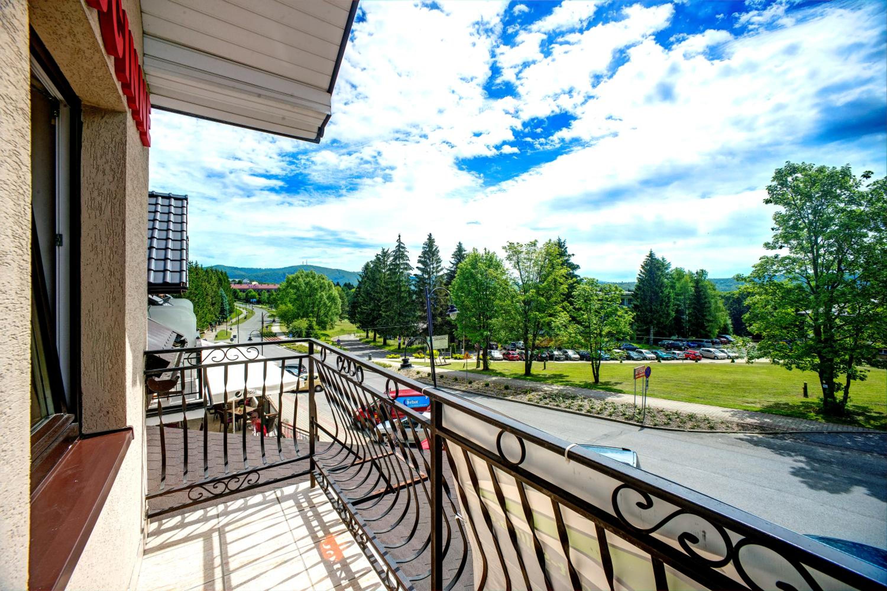 Quadruple Room with Balcony - Photo 2