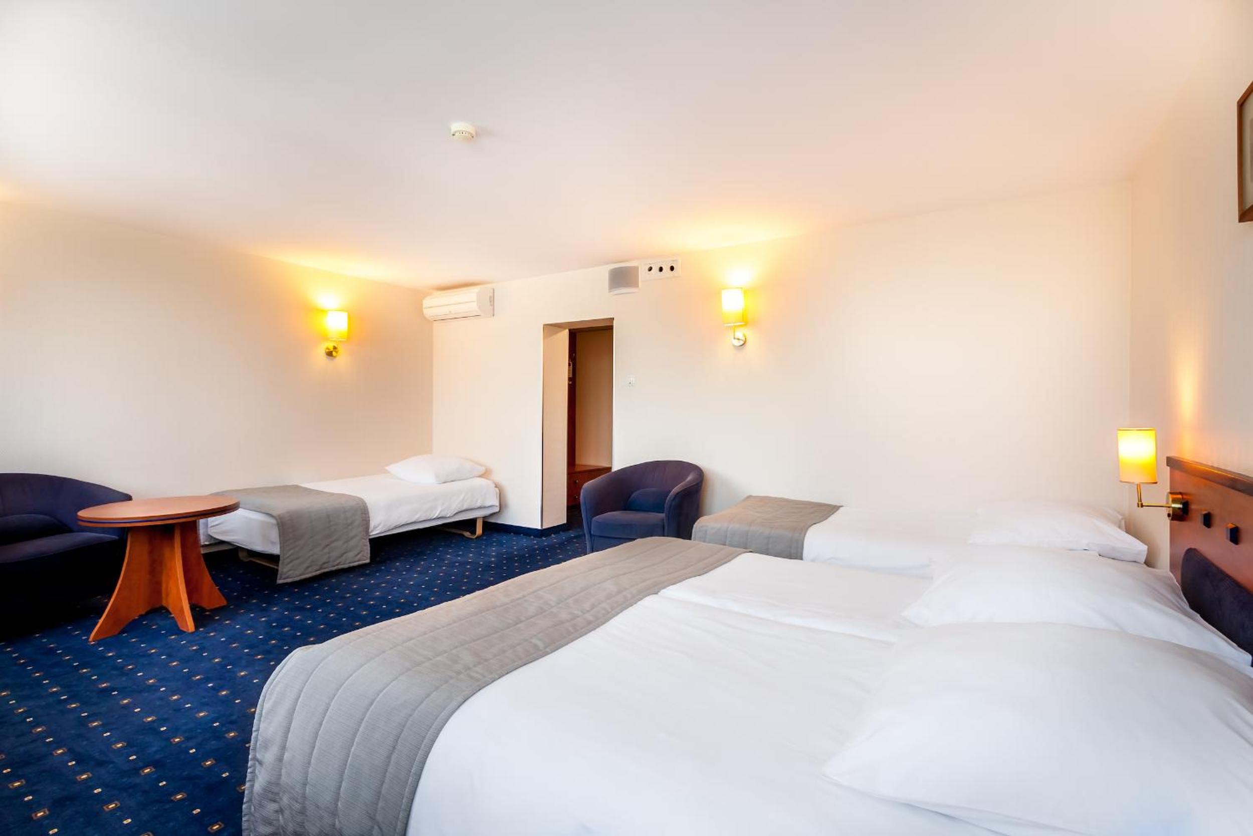 Quadruple Room - Photo 4