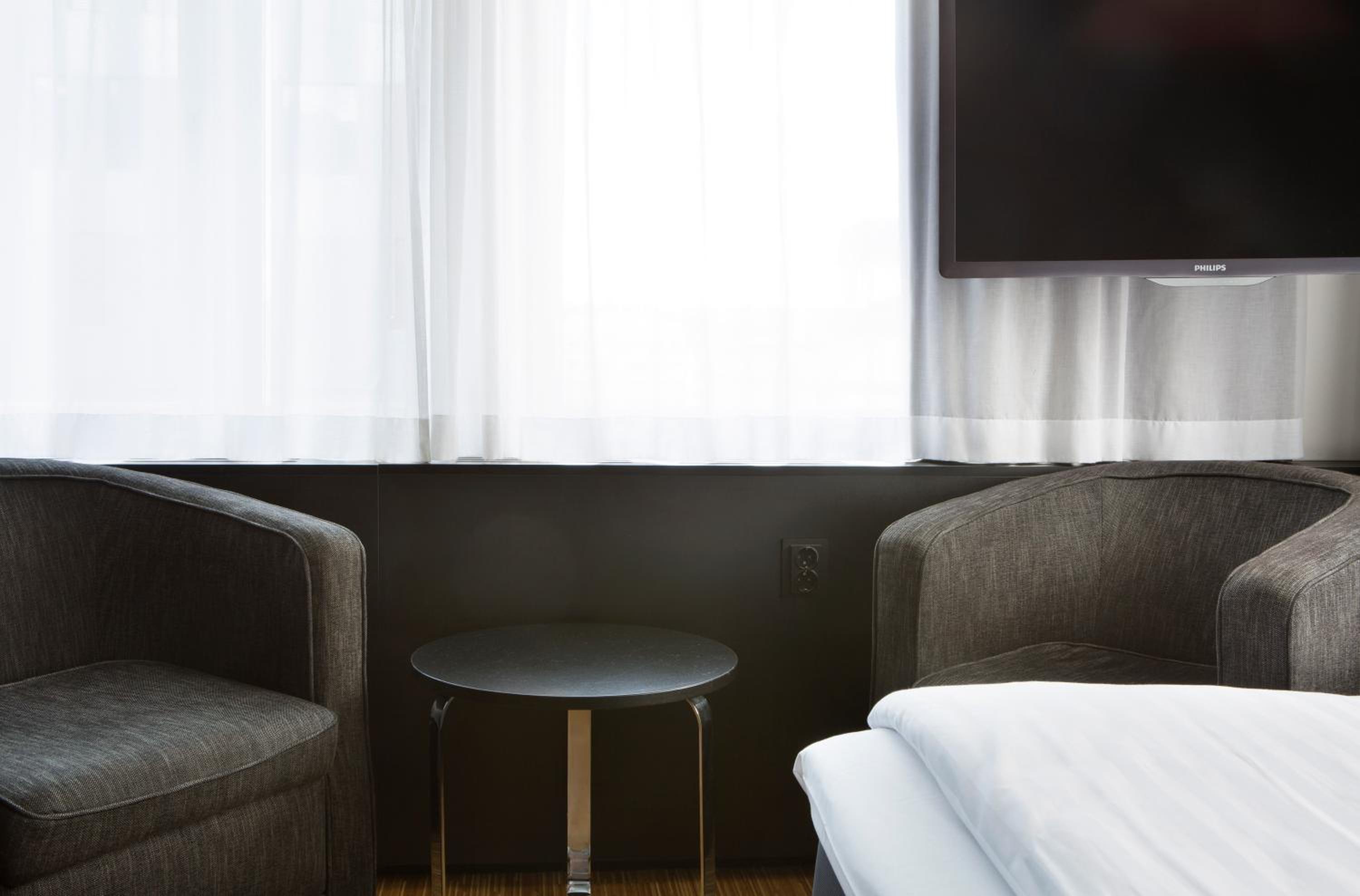Standard Double or Twin Room - Photo 9