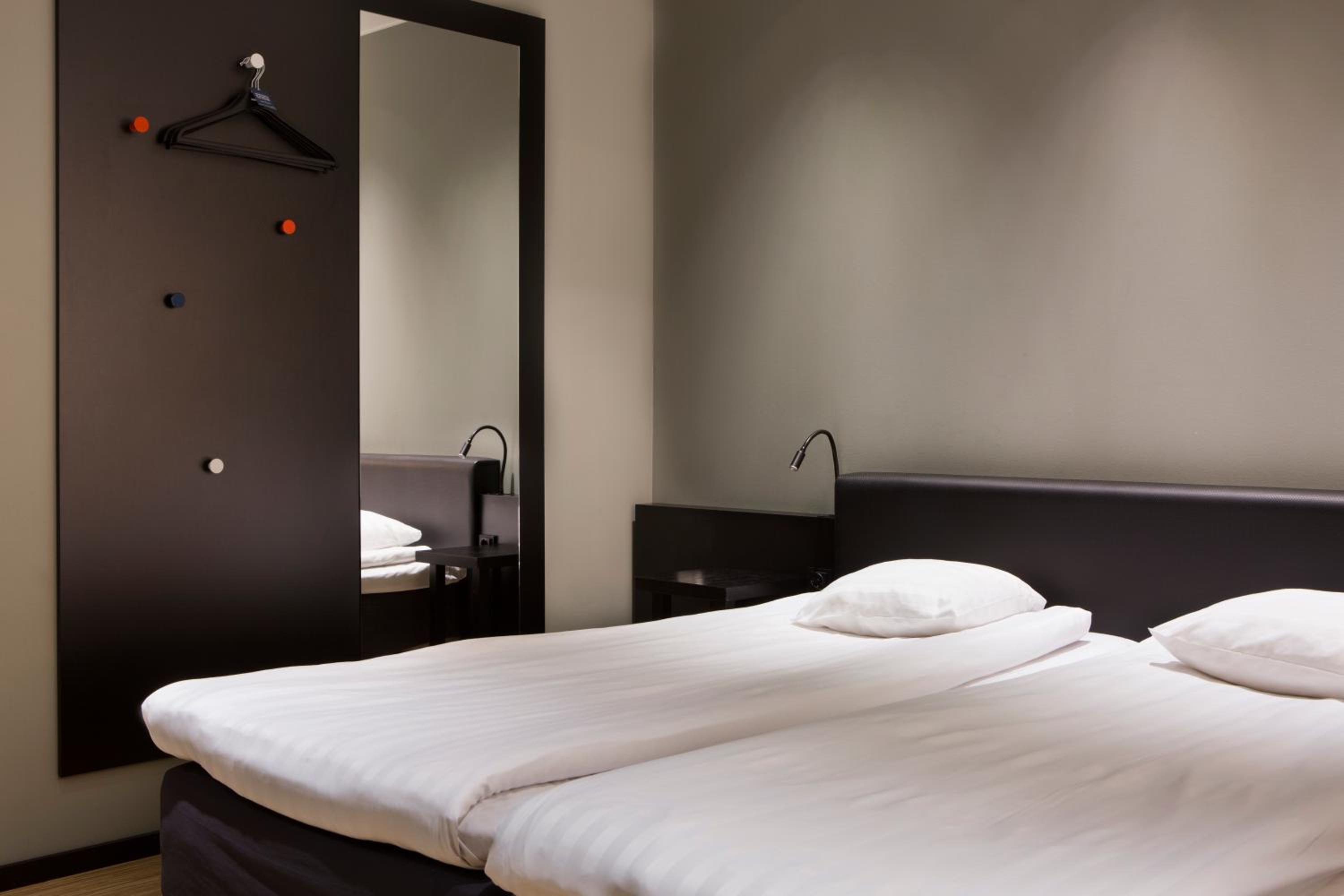 Standard Double or Twin Room - Photo 10