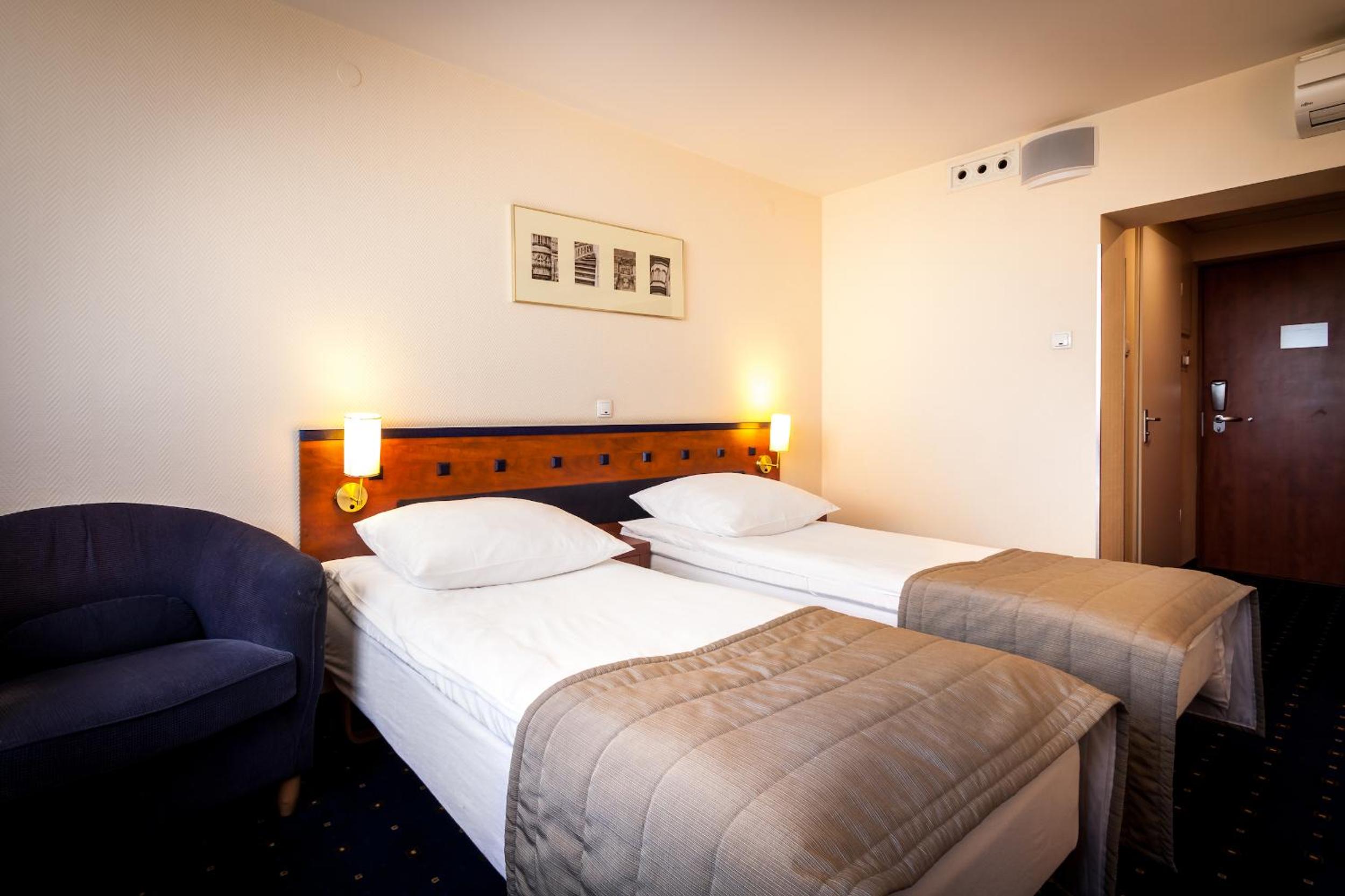 Double or Twin Room - Photo 3