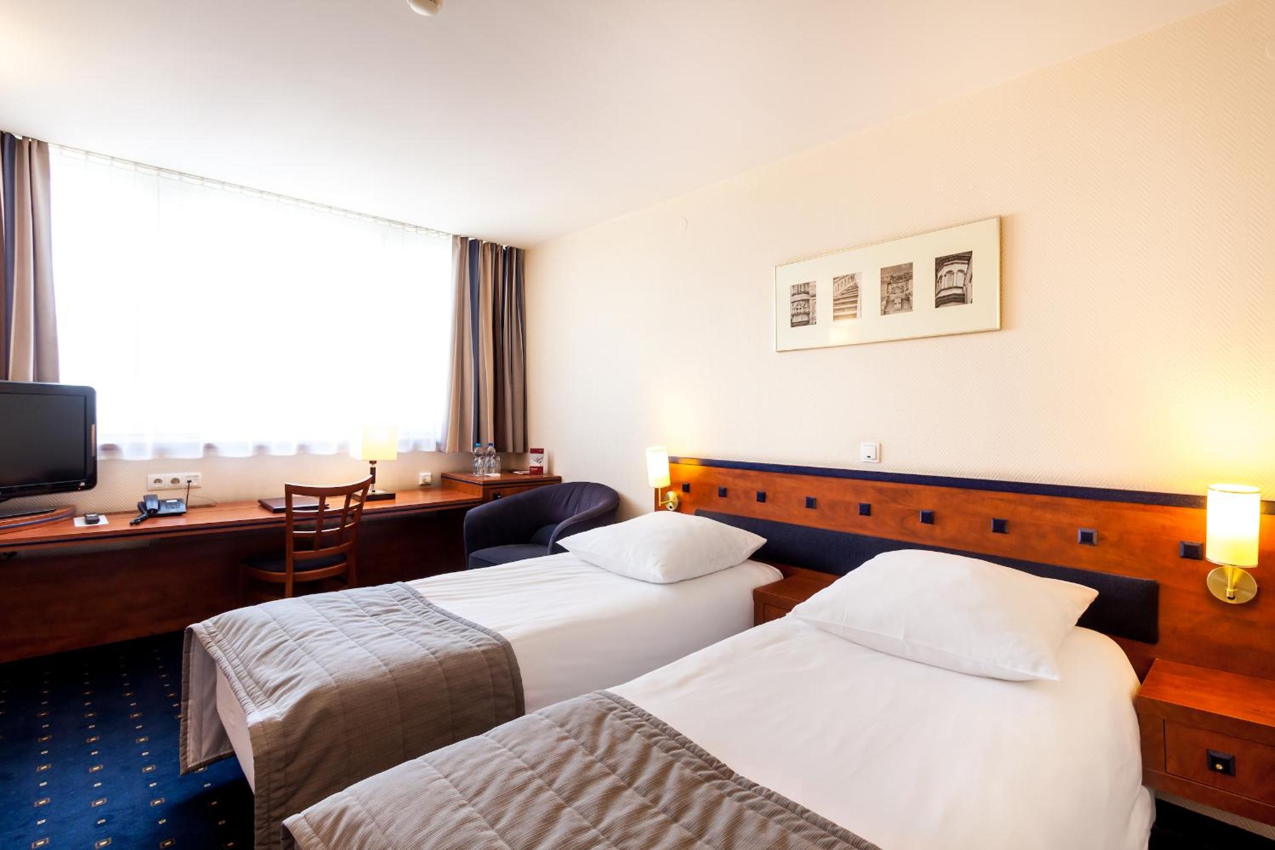 Double or Twin Room - Photo 4