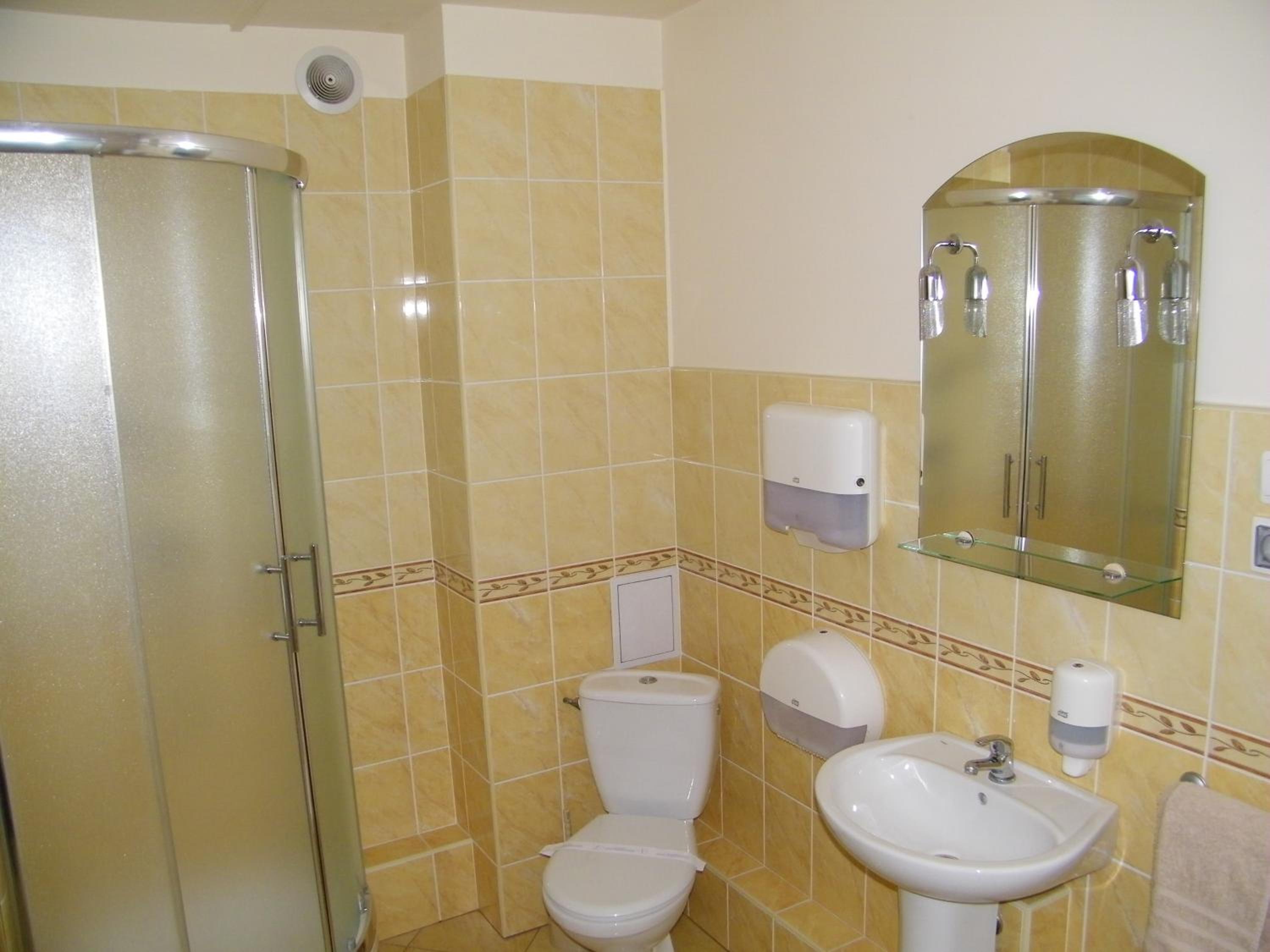 Double Room with Private Bathroom - Photo 15