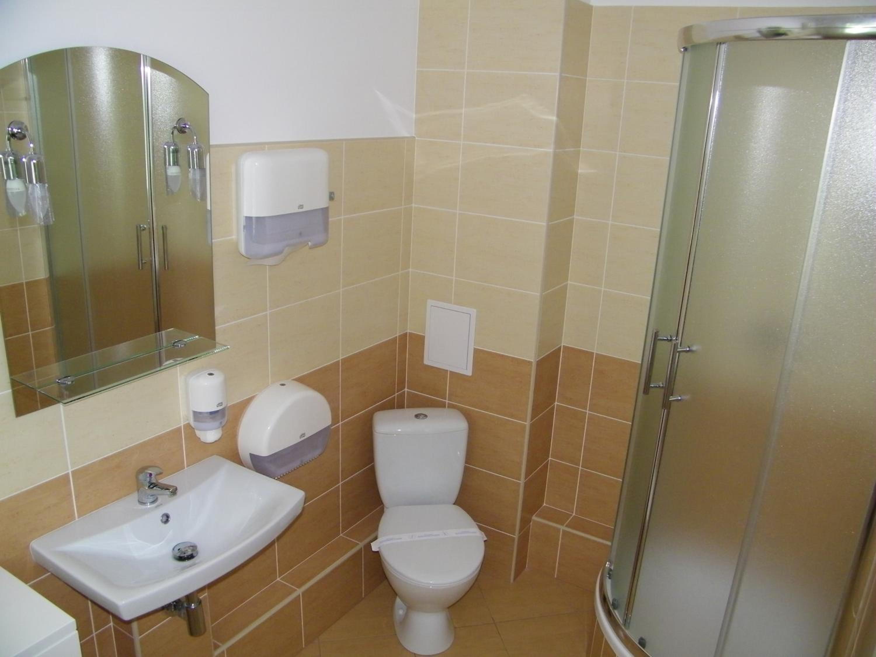 Double Room with Private Bathroom - Photo 14