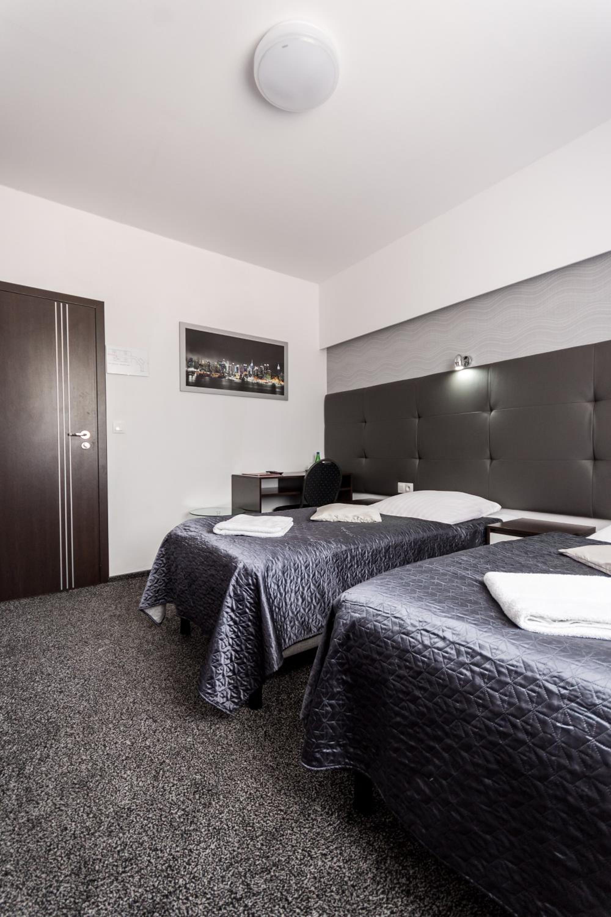 Standard Double Room - Photo 2
