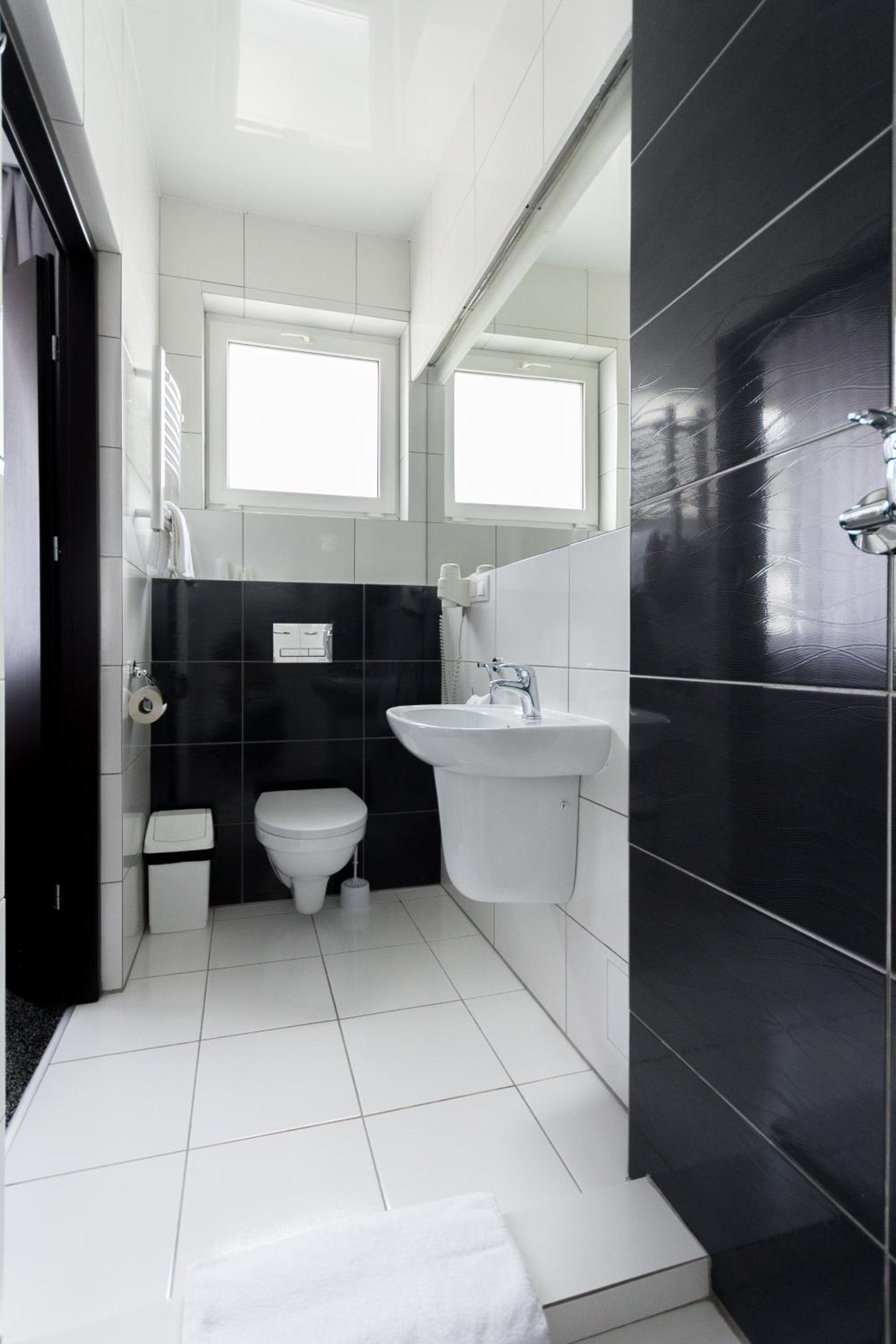 Standard Double Room - Photo 4