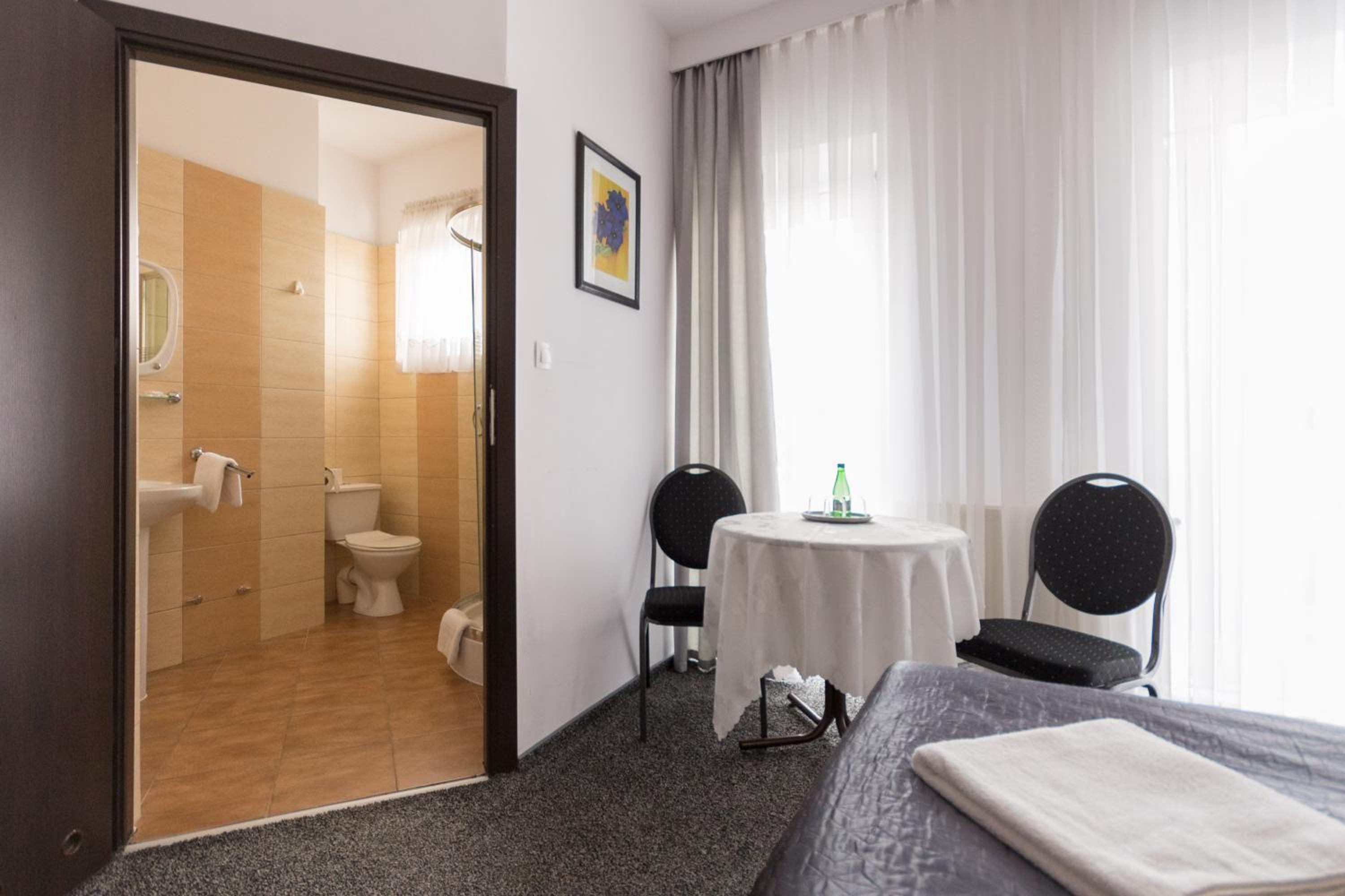 Triple Room - Photo 6