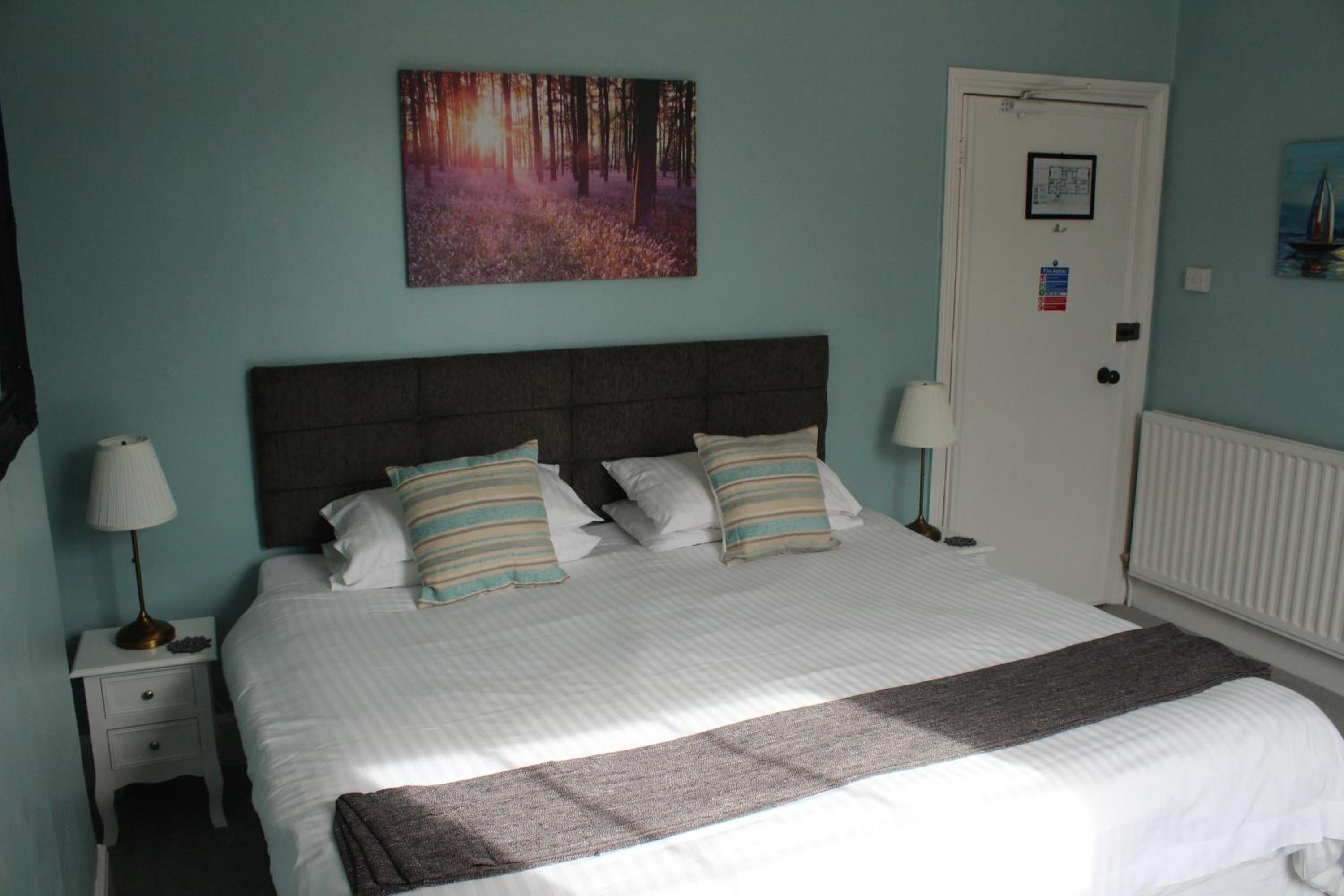 Large Double Room - Photo 8