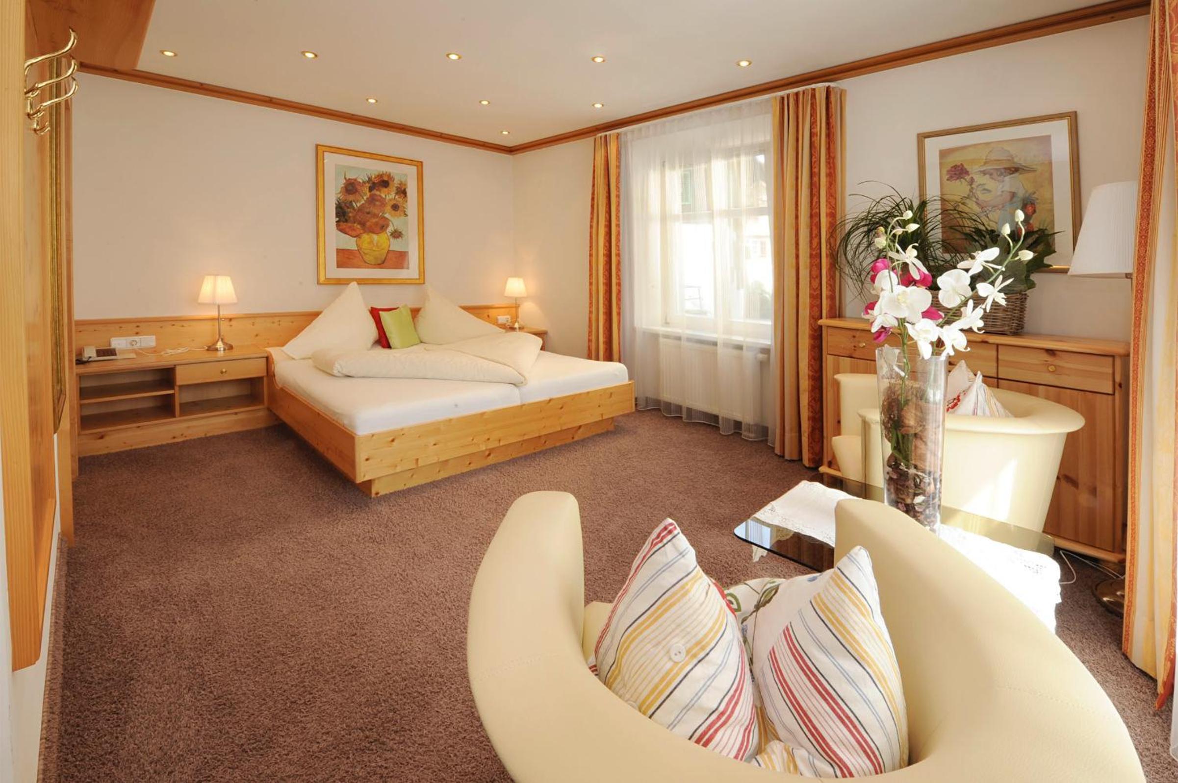 Suite - Photo 1