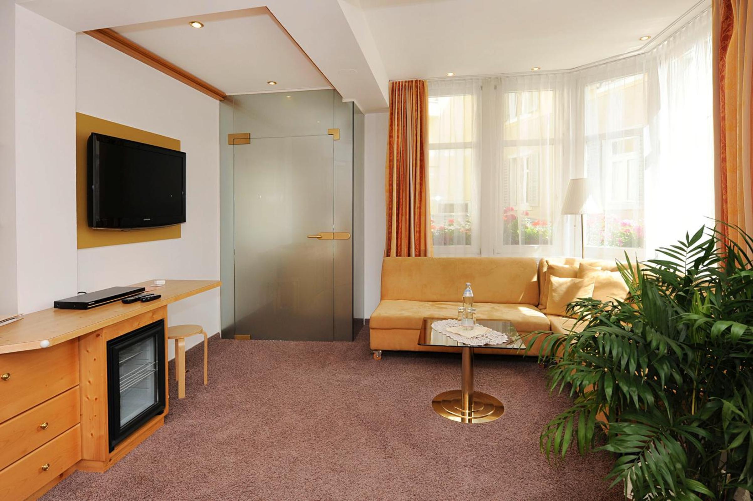 Suite - Photo 2