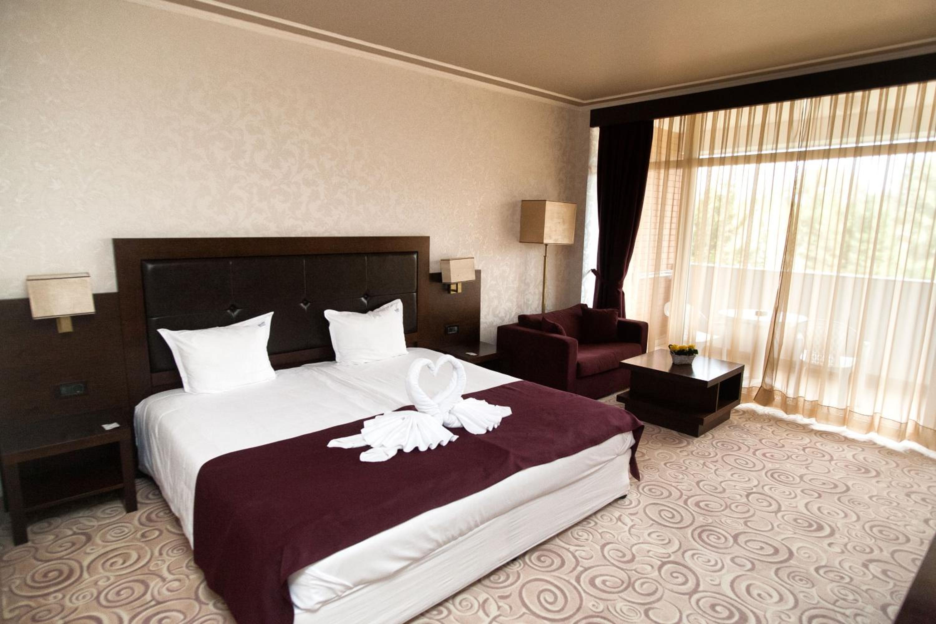 Deluxe Double Room with Balcony - Photo 5