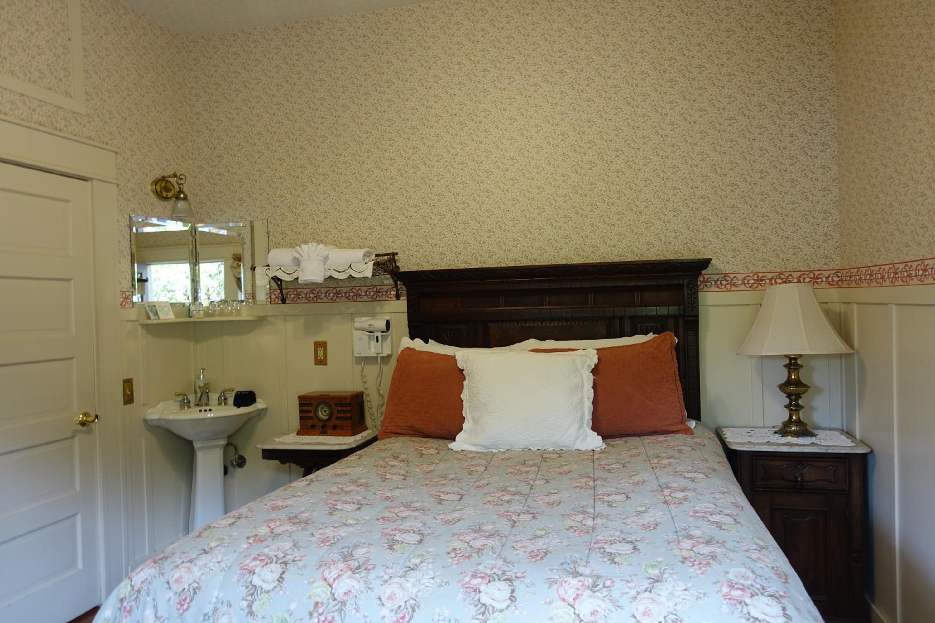Queen Room with Garden View photo 1